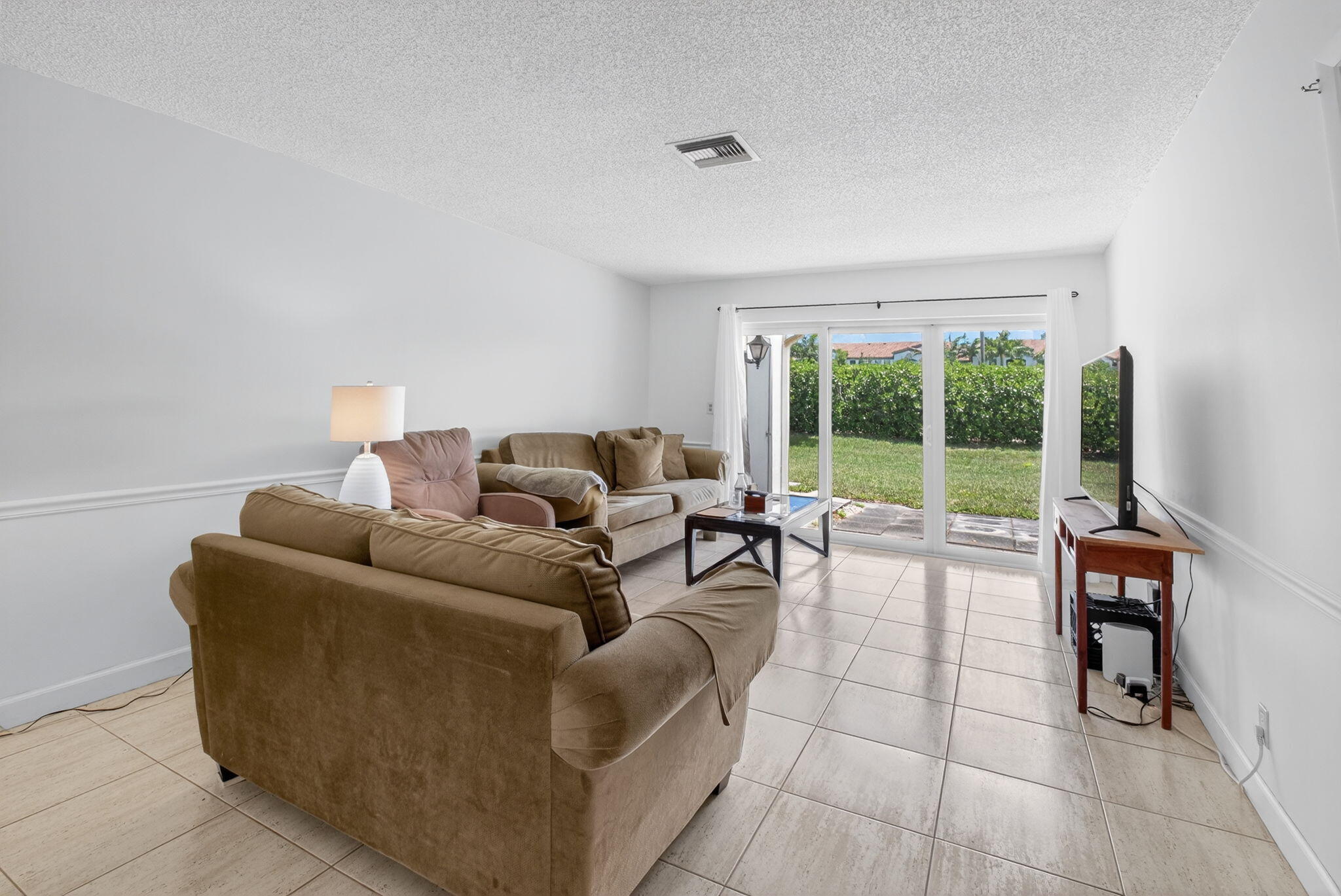 13984 Vía Flora B Property Photo 12
