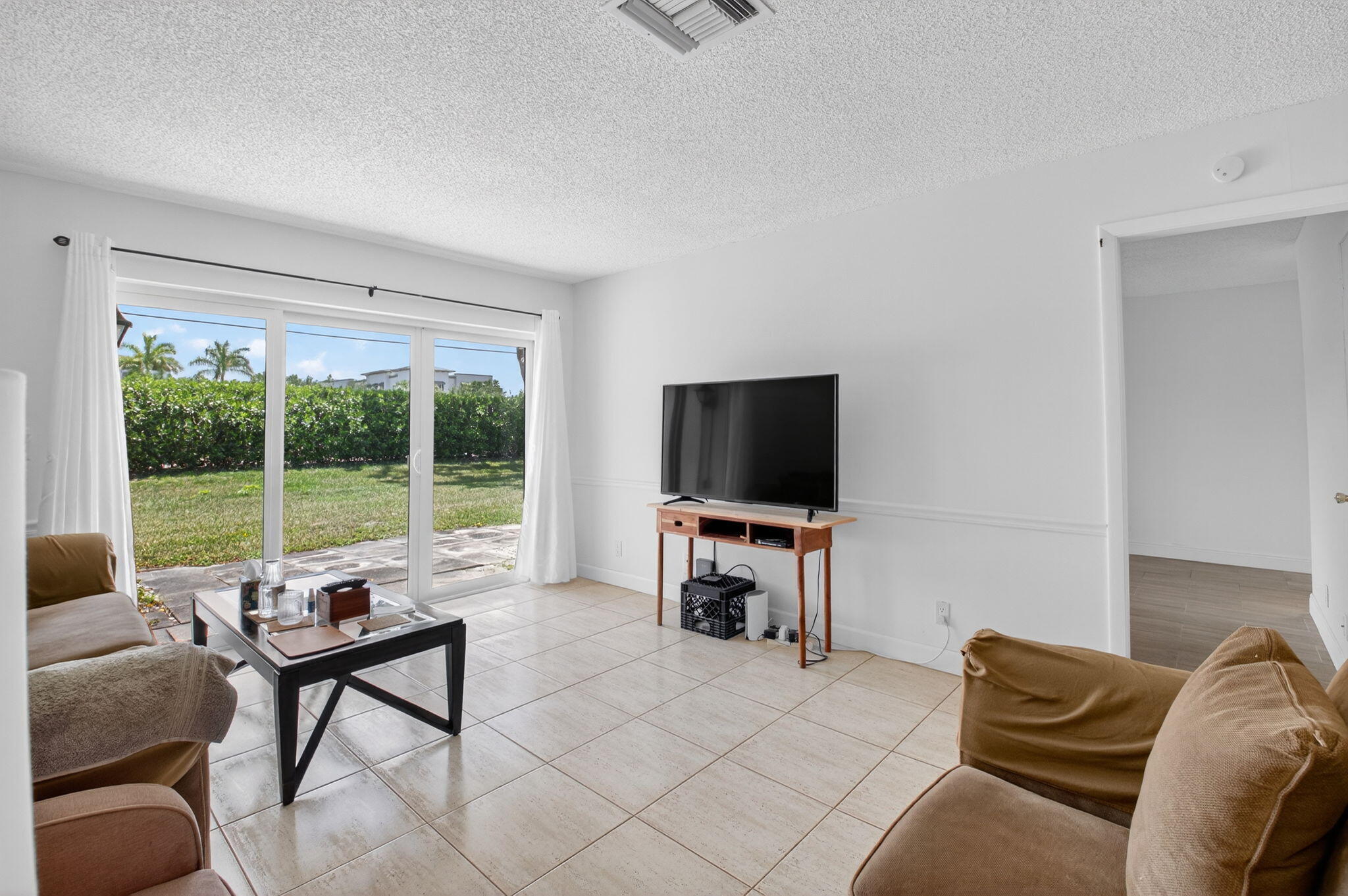 13984 Vía Flora B Property Photo 13