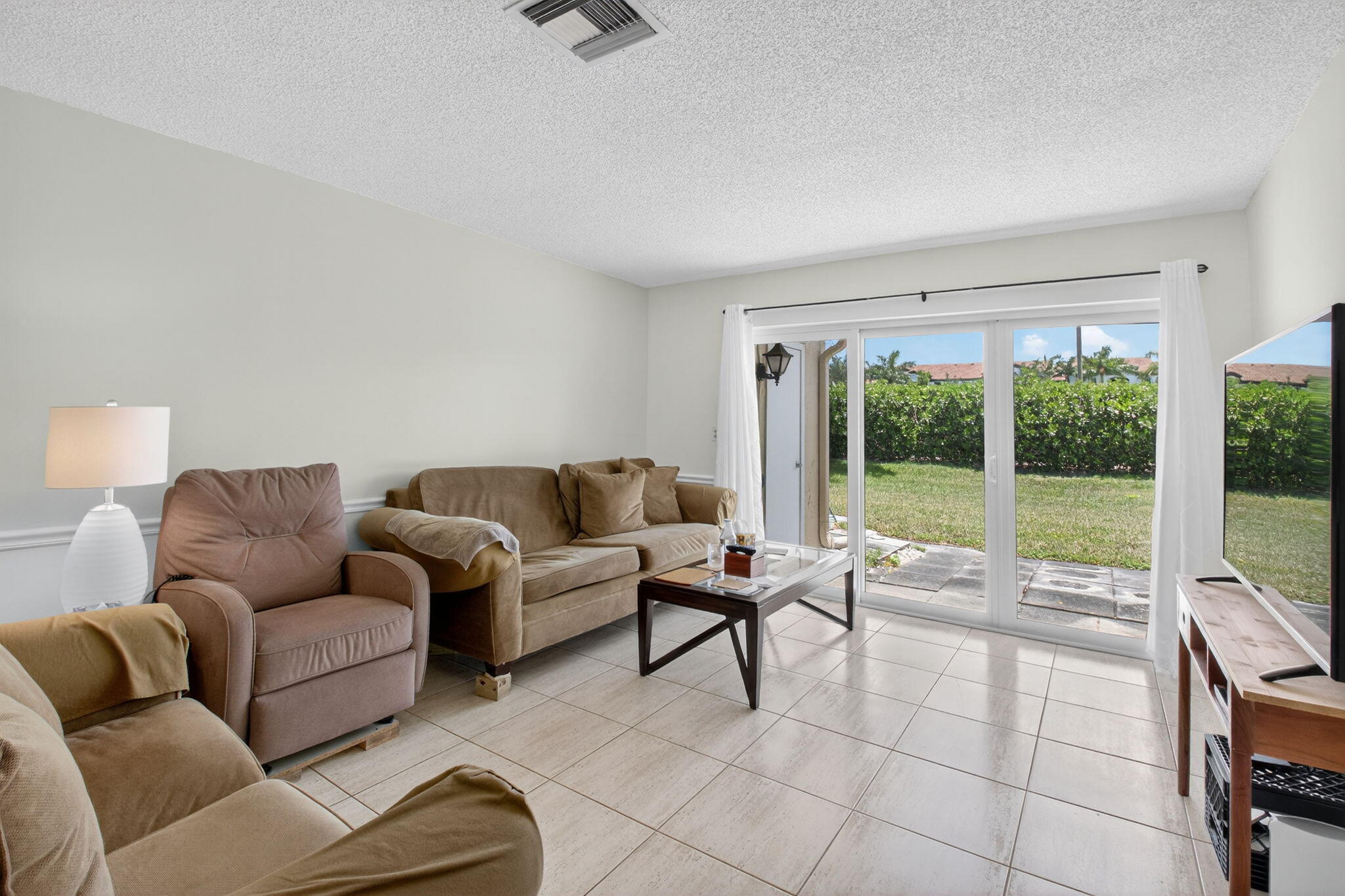 13984 Vía Flora B Property Photo 14