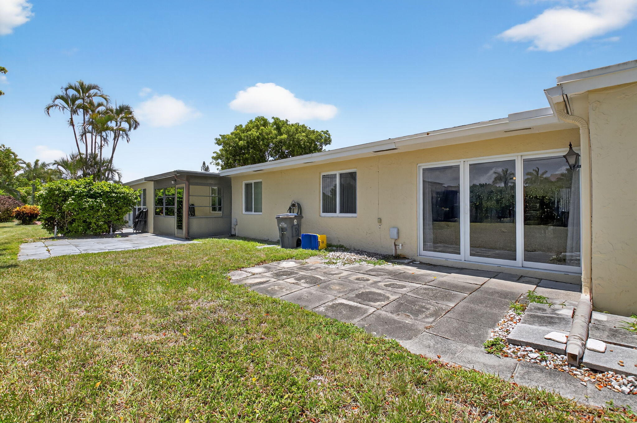 13984 Vía Flora B Property Photo 16