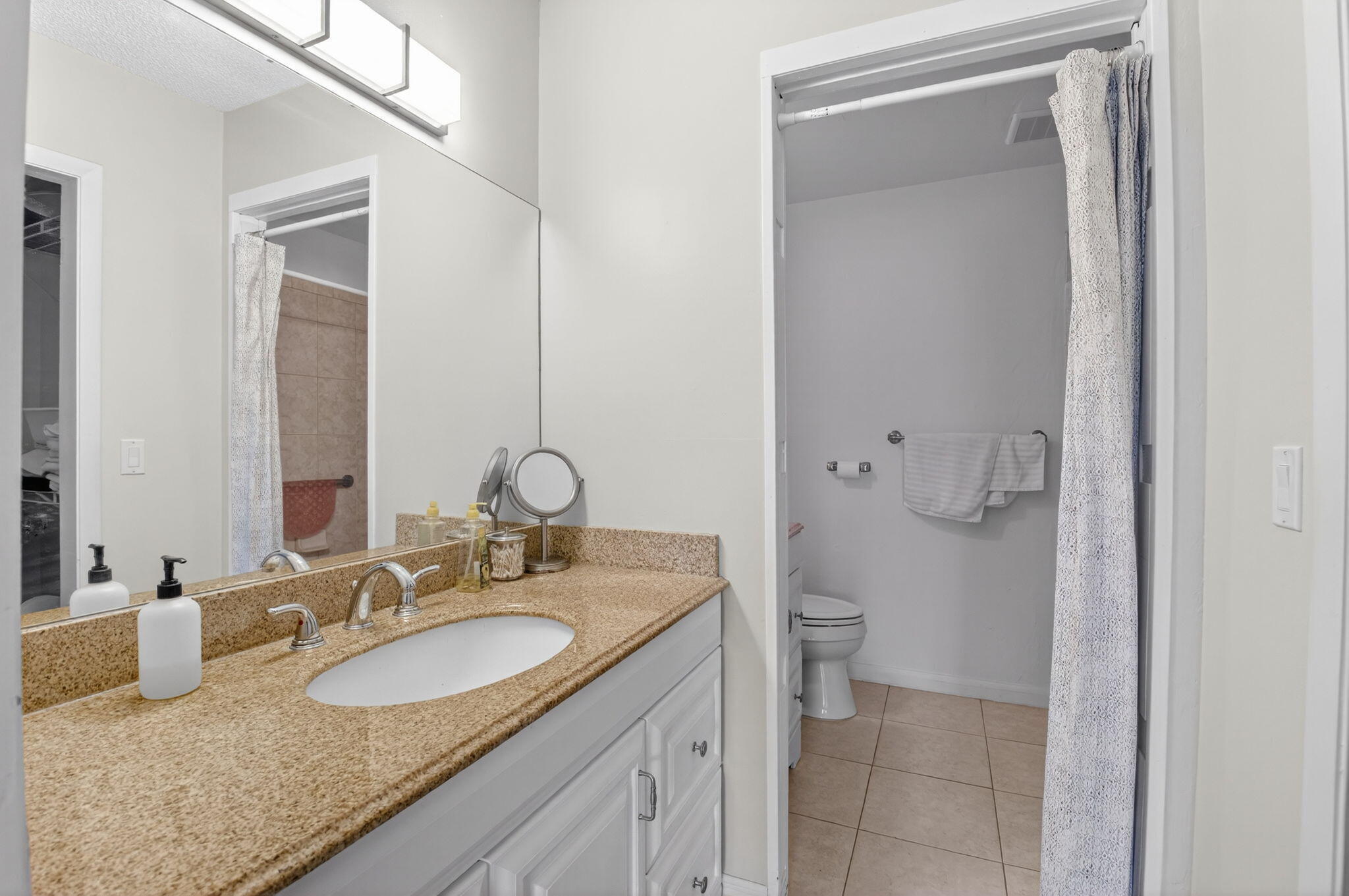 13984 Vía Flora B Property Photo 23