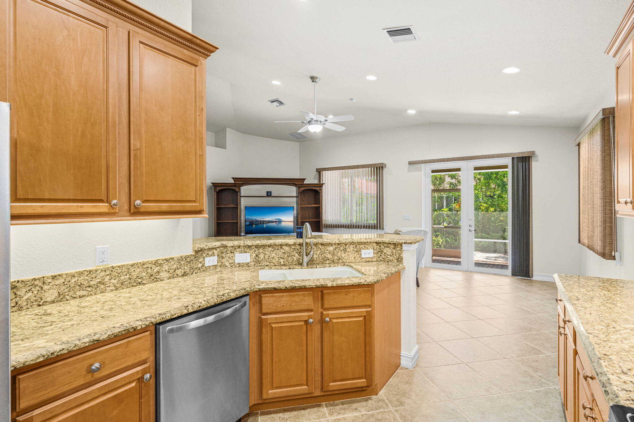6223 Dorchester Way Property Photo 3