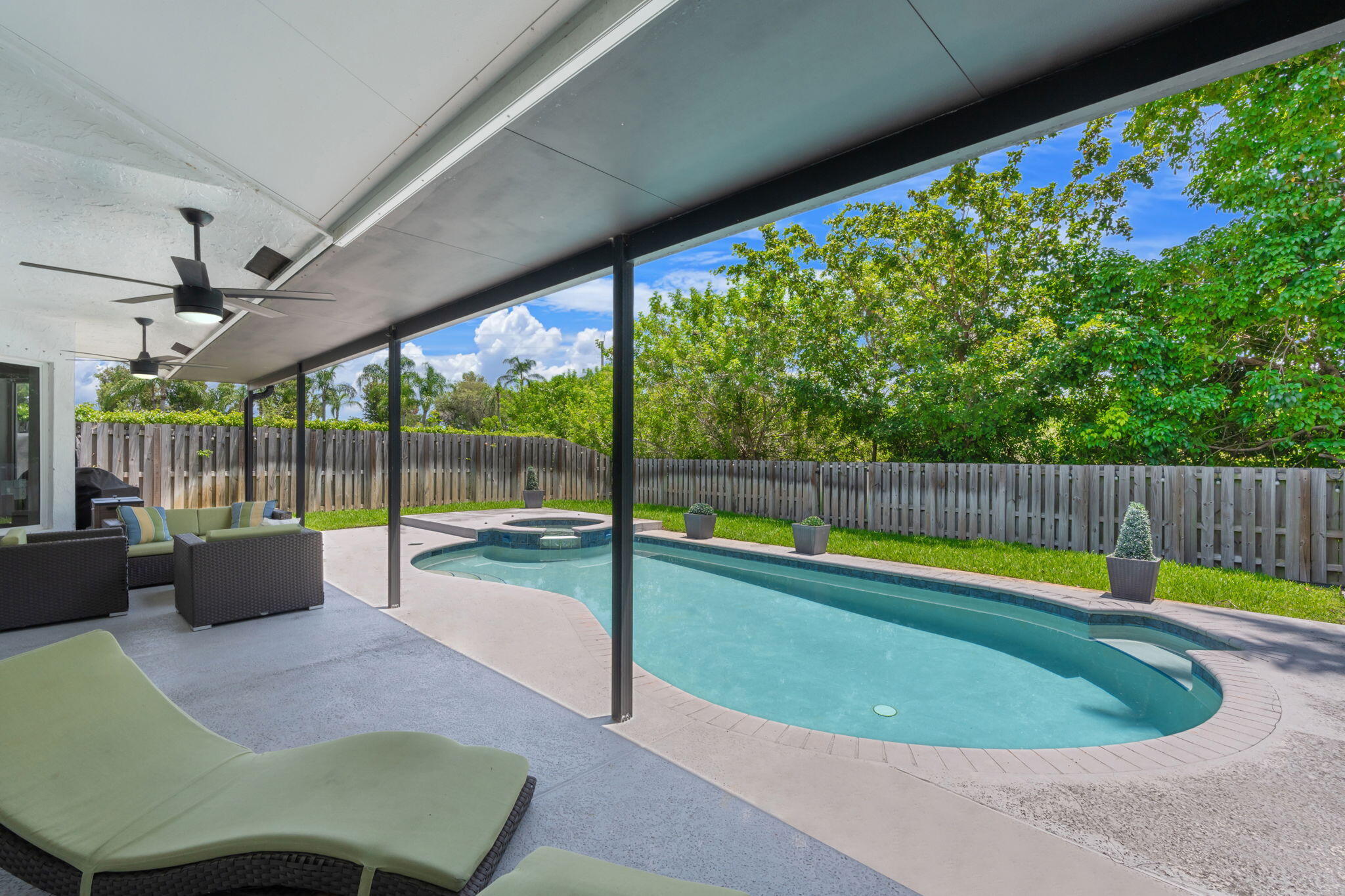 52 Gables Boulevard Property Photo 37