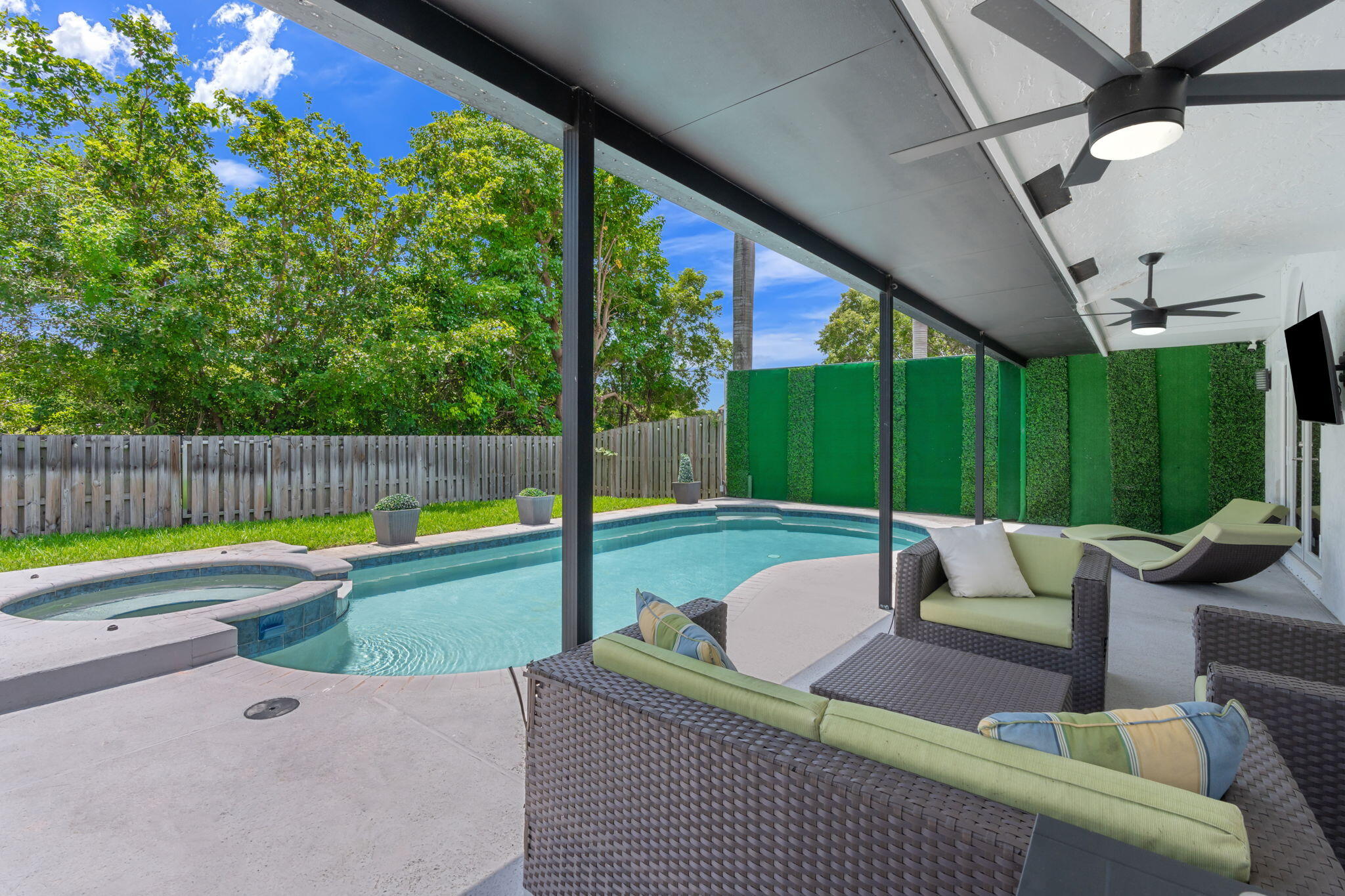 52 Gables Boulevard Property Photo 41