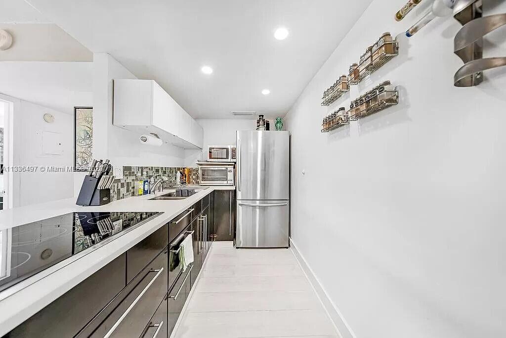 1881 Washington Avenue 2g Property Photo 6