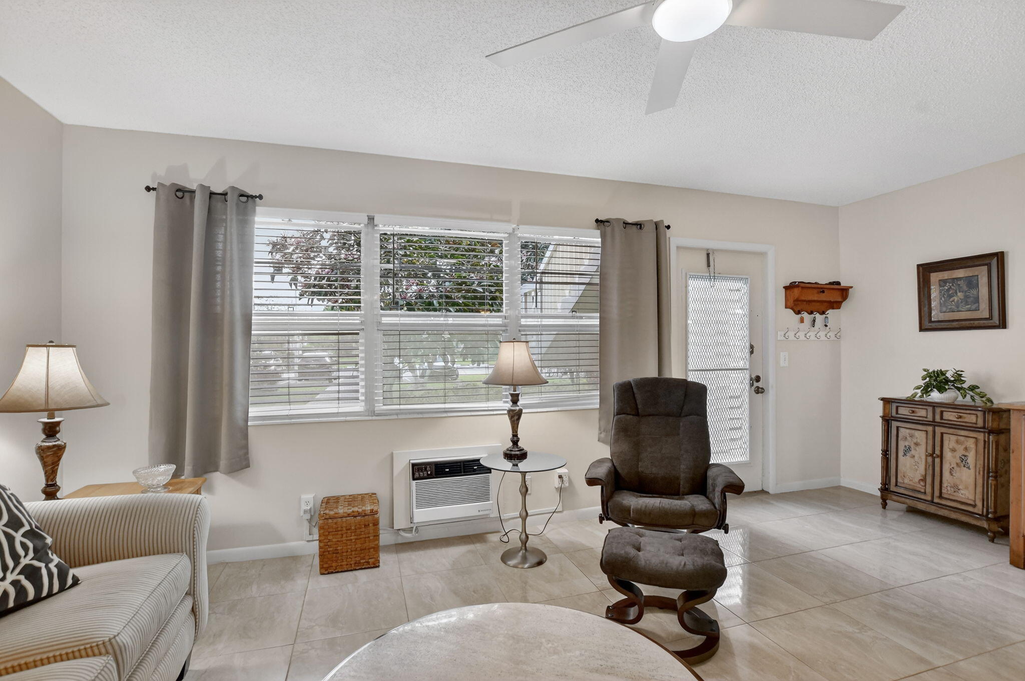 438 Tilford U Property Photo 5