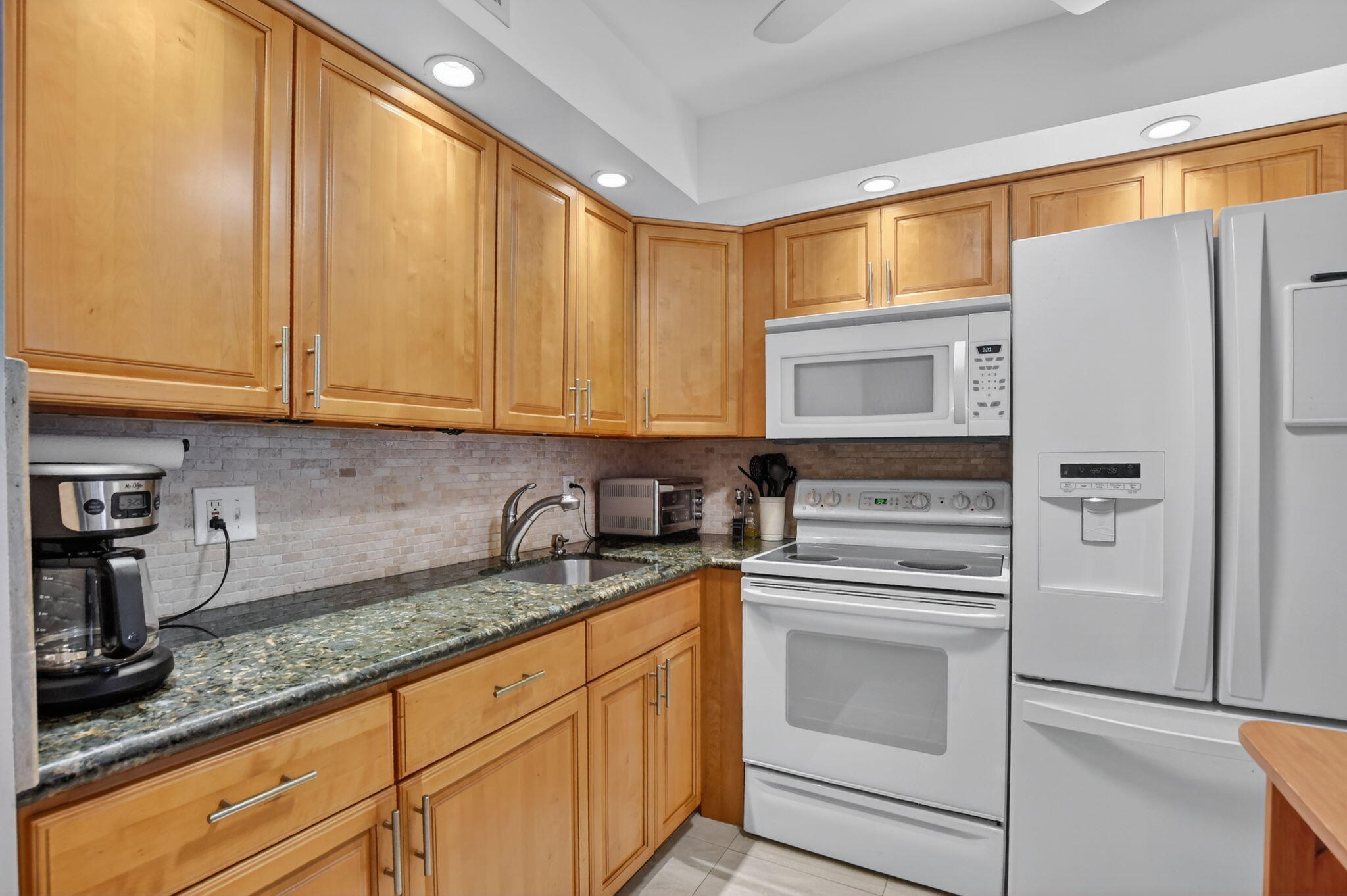 438 Tilford U Property Photo 7