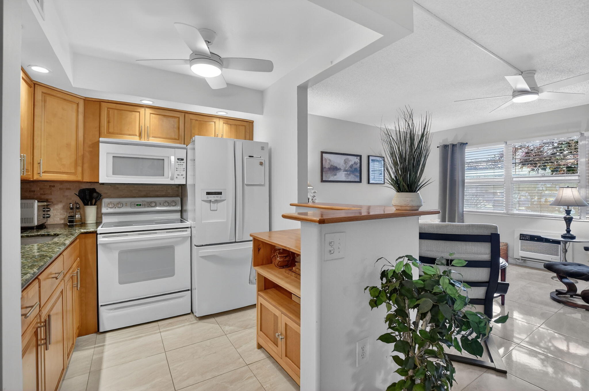 438 Tilford U Property Photo 9