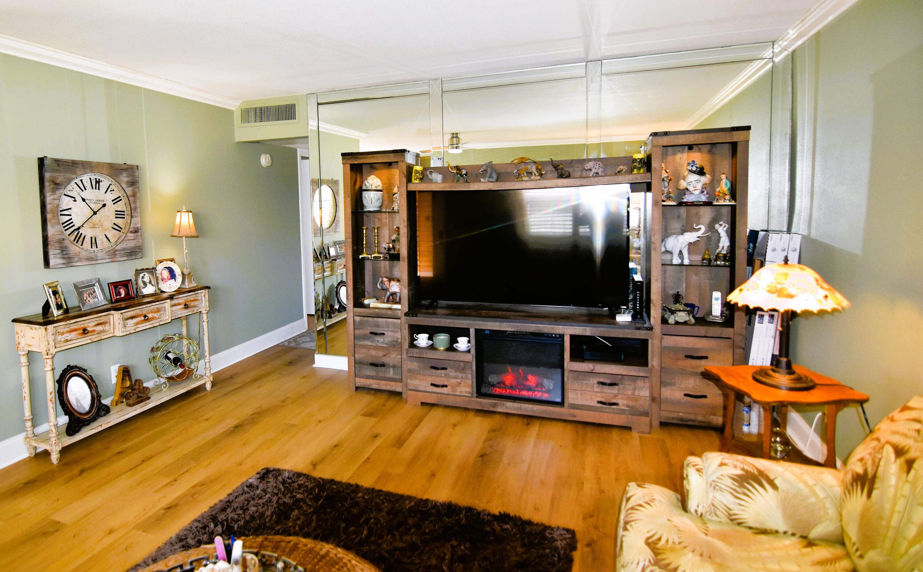 237 Saxony E Property Photo 2