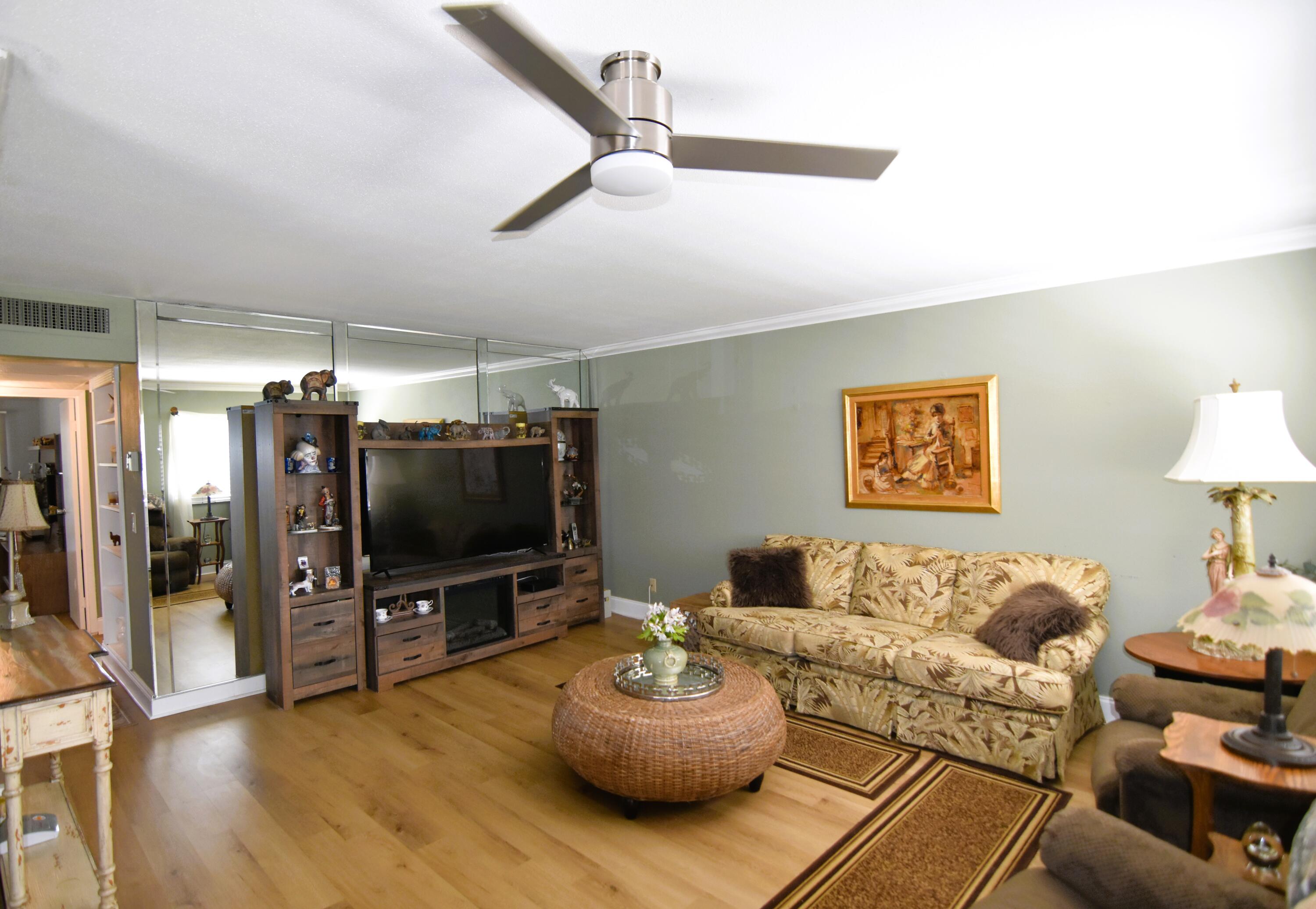 237 Saxony E Property Photo 4