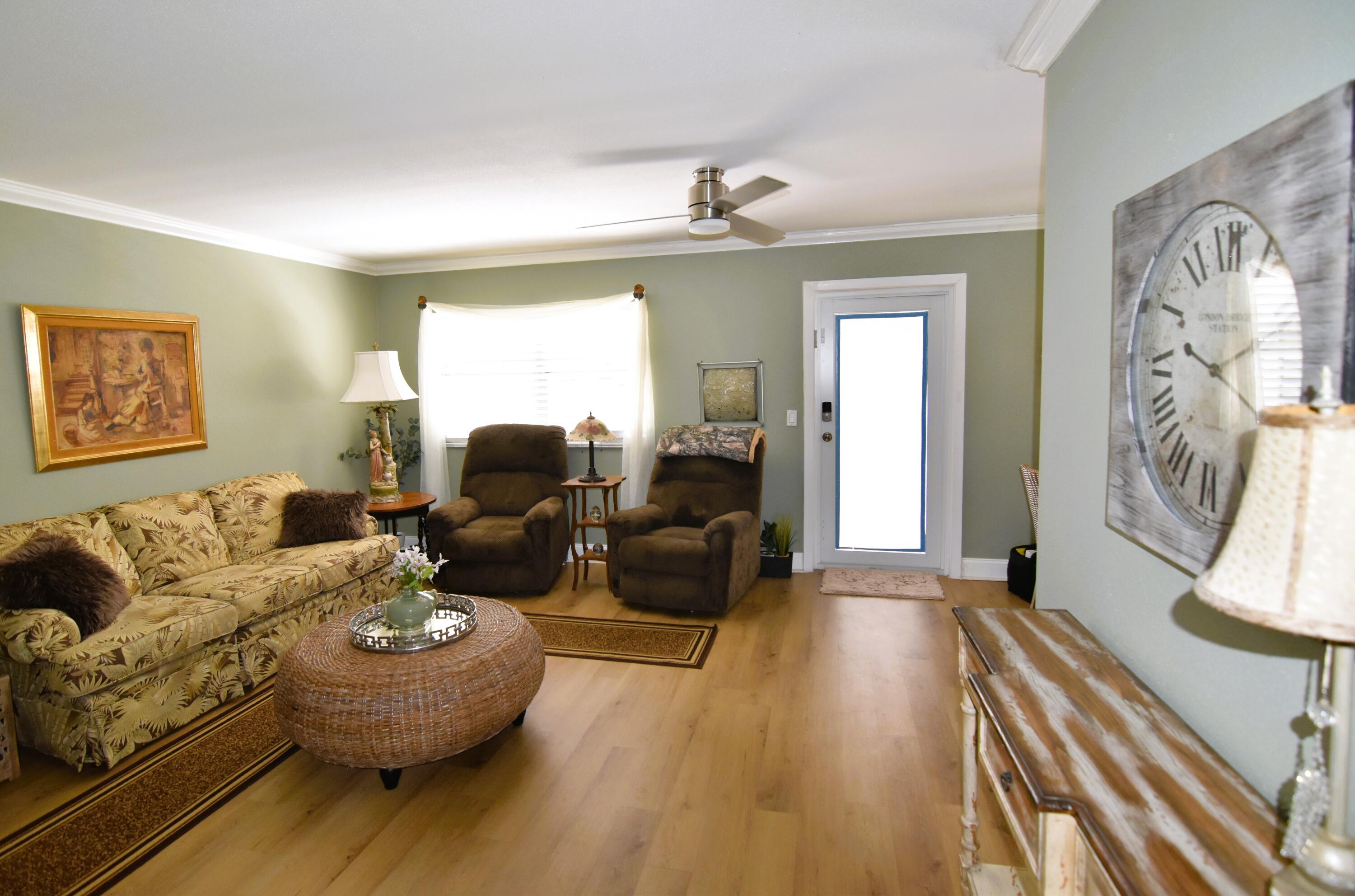 237 Saxony E Property Photo 7