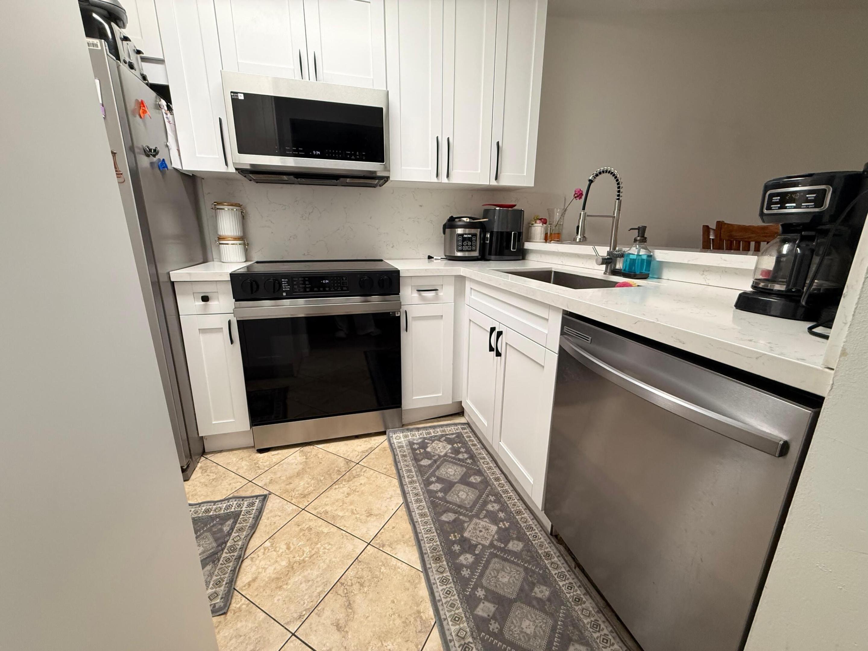 9923 Three Lakes Circle 13-h Property Photo 6