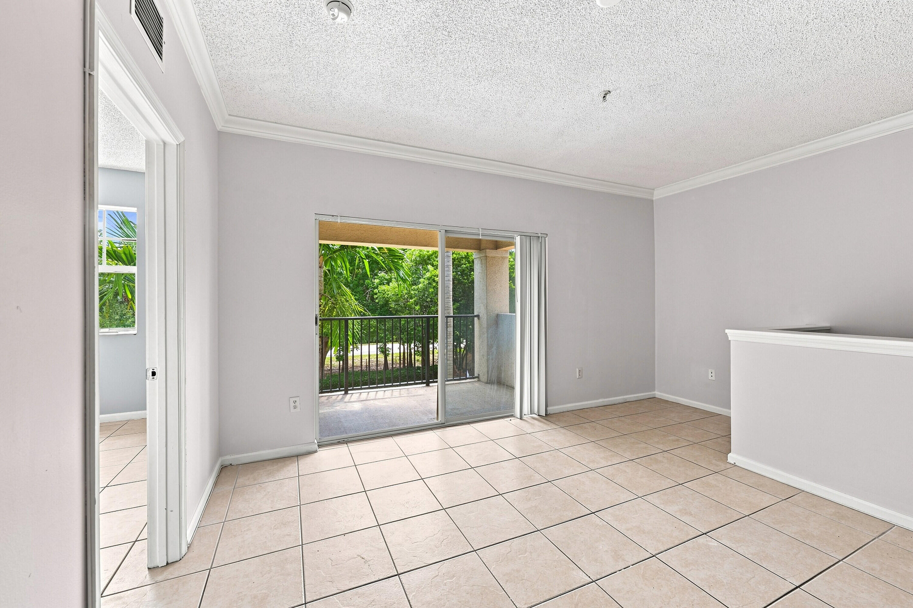 5860 W Sample Road 307 Property Photo 12