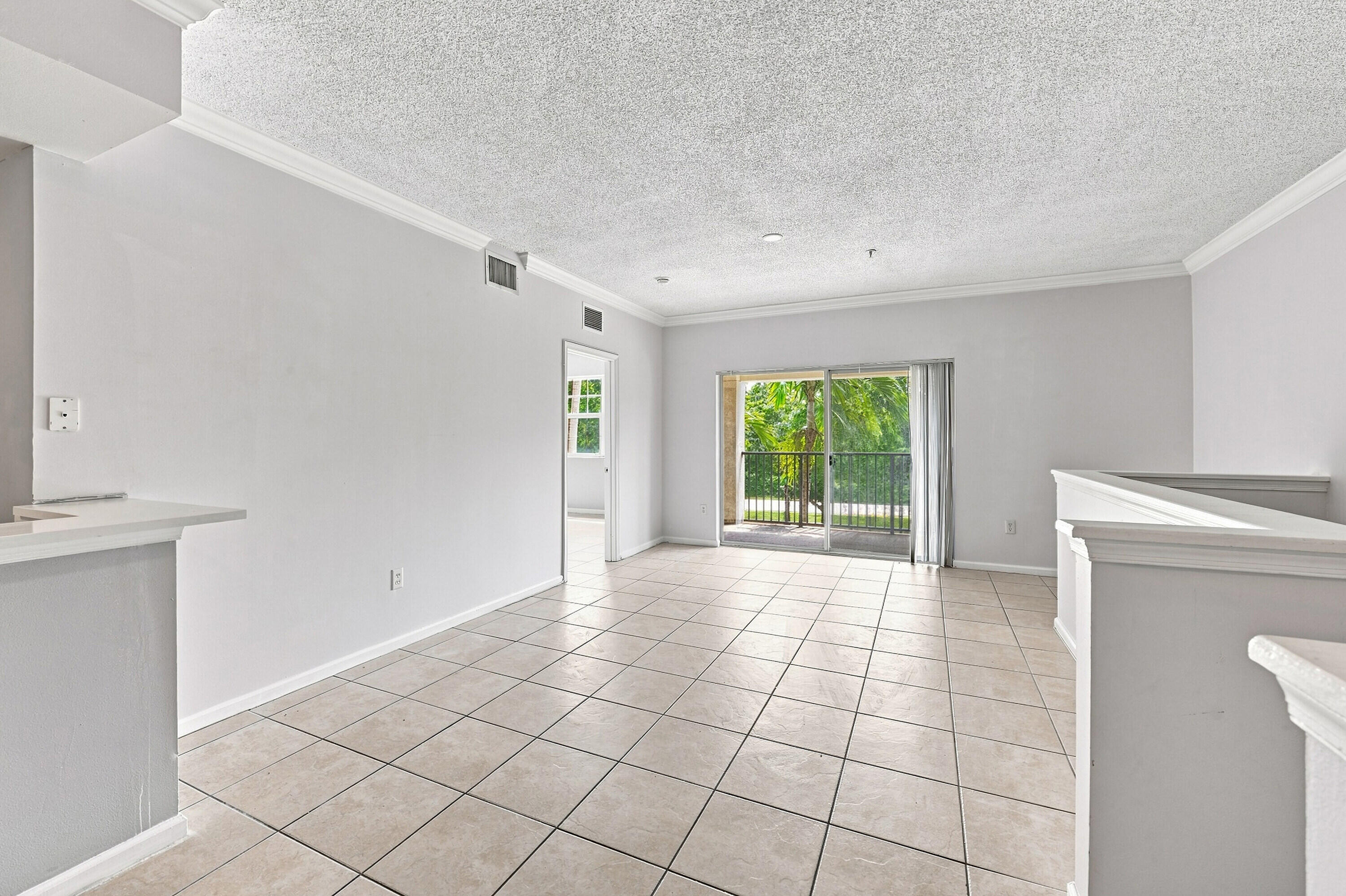 5860 W Sample Road 307 Property Photo 15