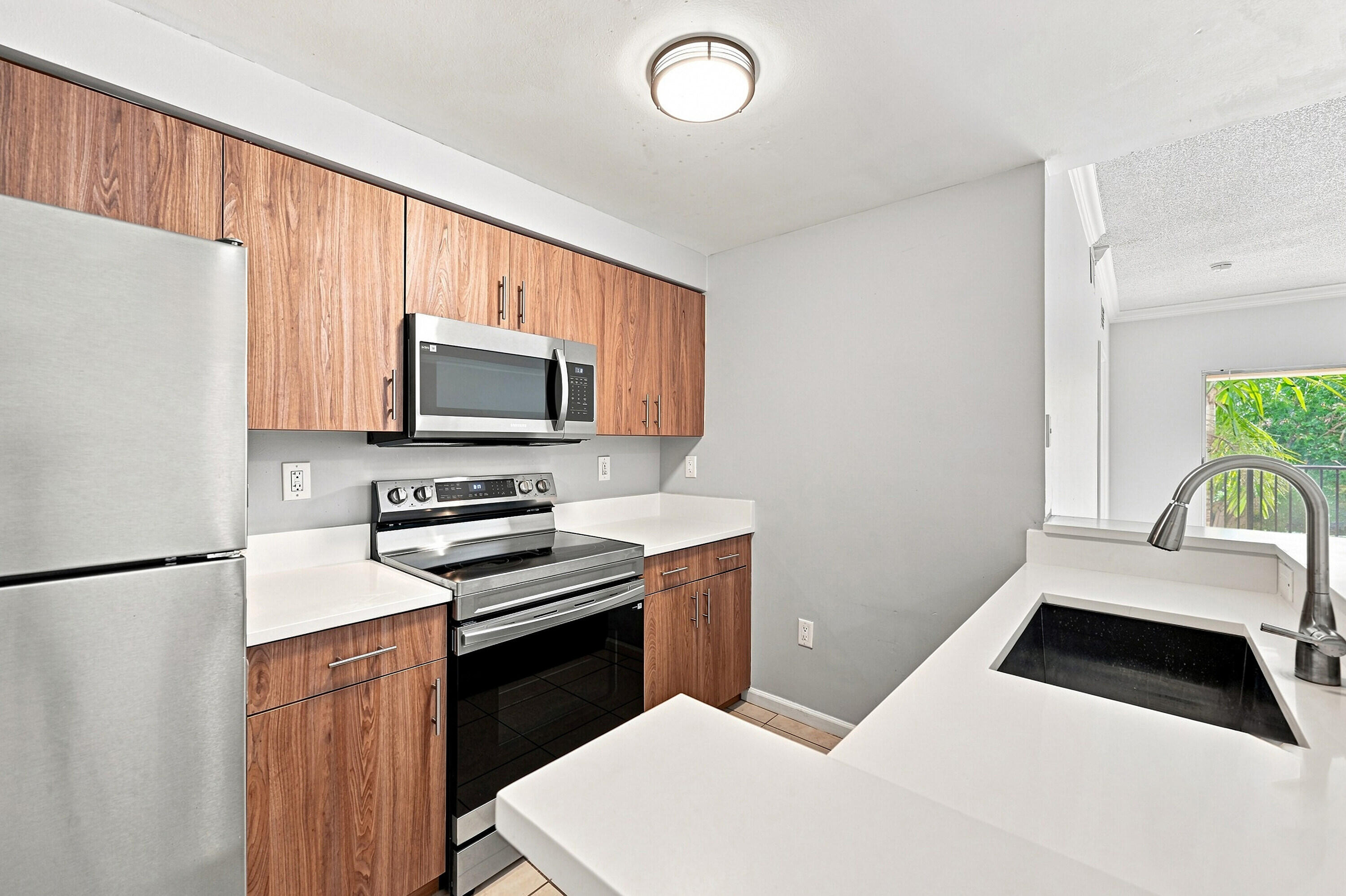 5860 W Sample Road 307 Property Photo 17