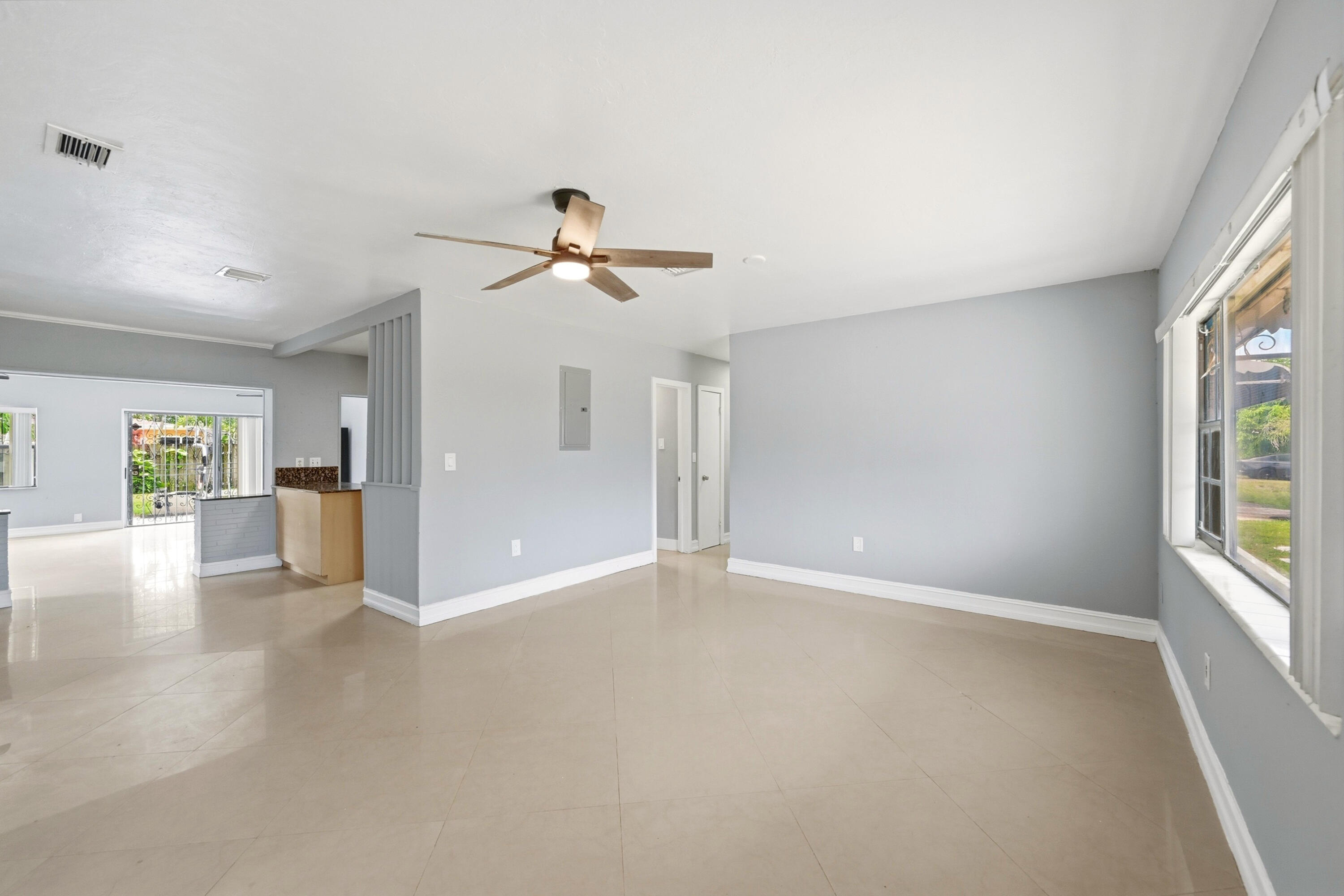 740 E Evanston Circle E Property Photo 11