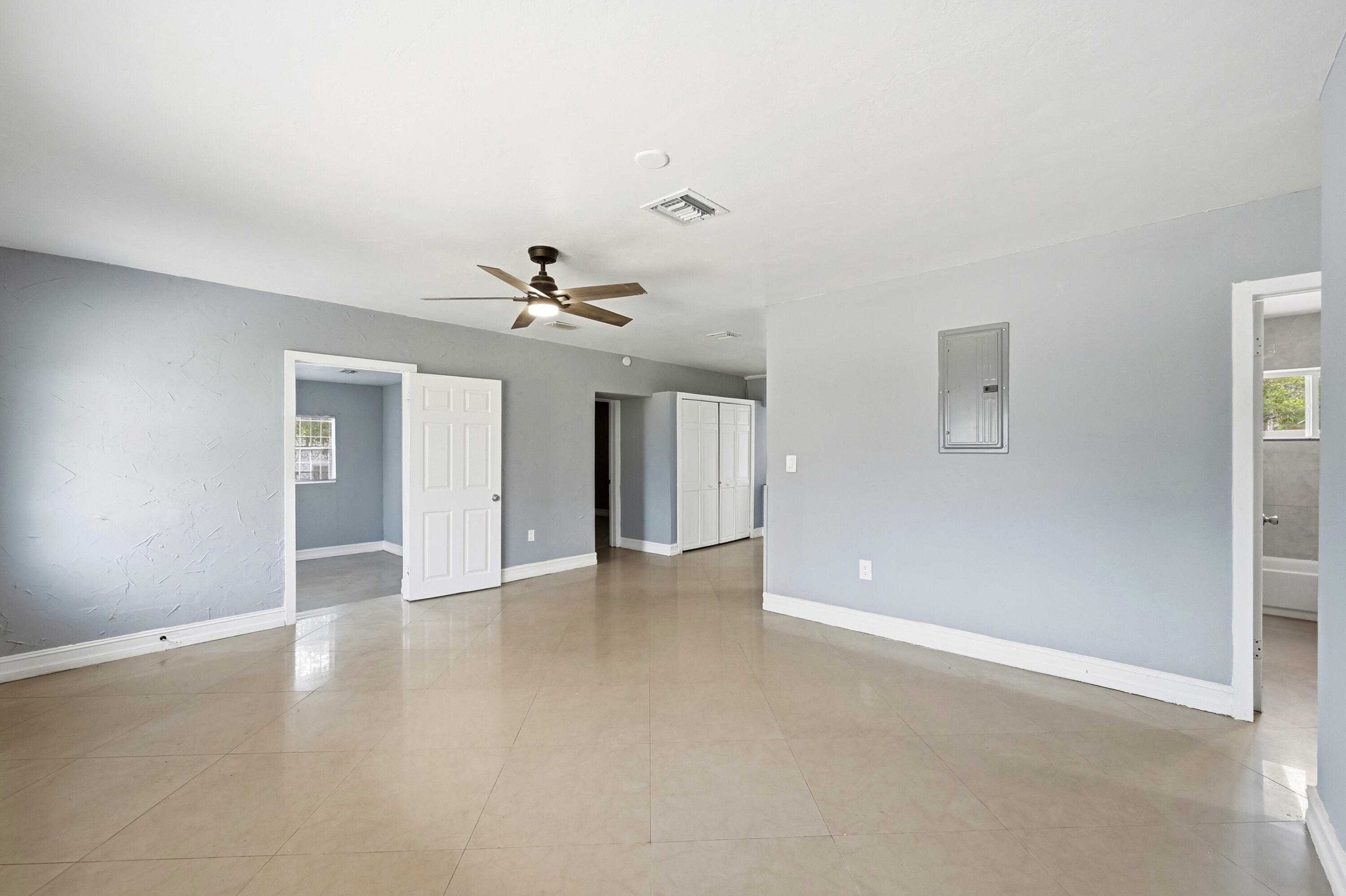 740 E Evanston Circle E Property Photo 14