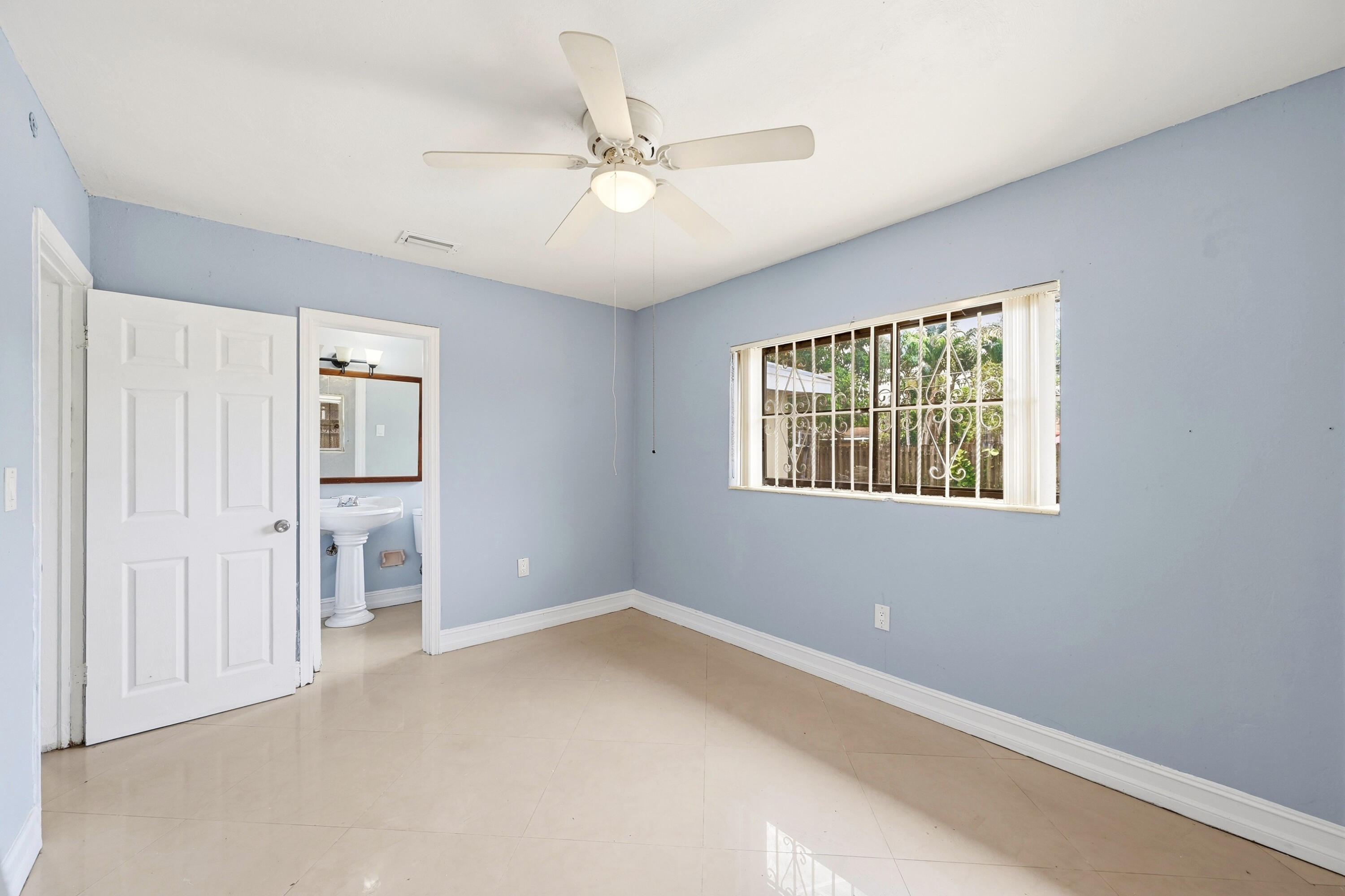 740 E Evanston Circle E Property Photo 27