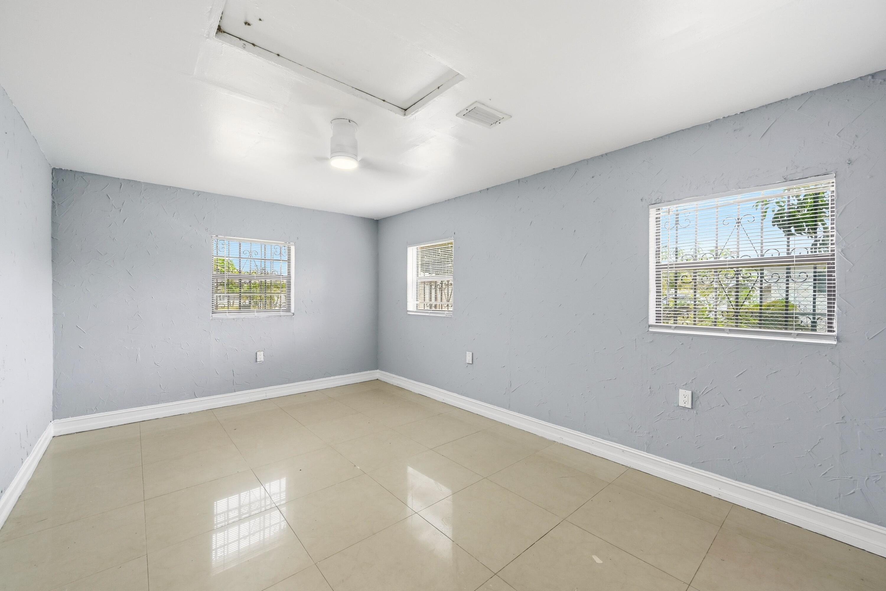 740 E Evanston Circle E Property Photo 33