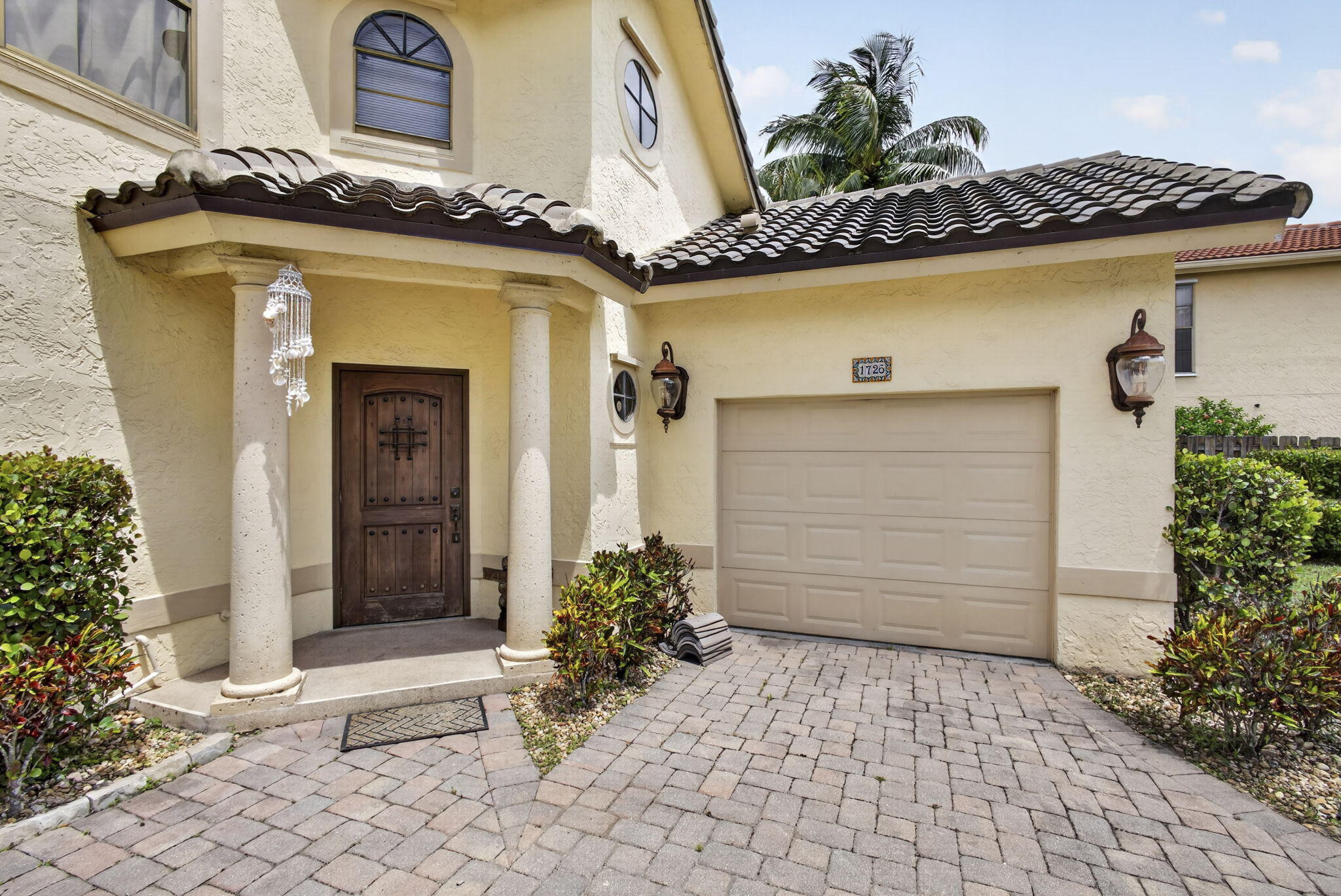 1726 Shoreside Circle Property Photo 1