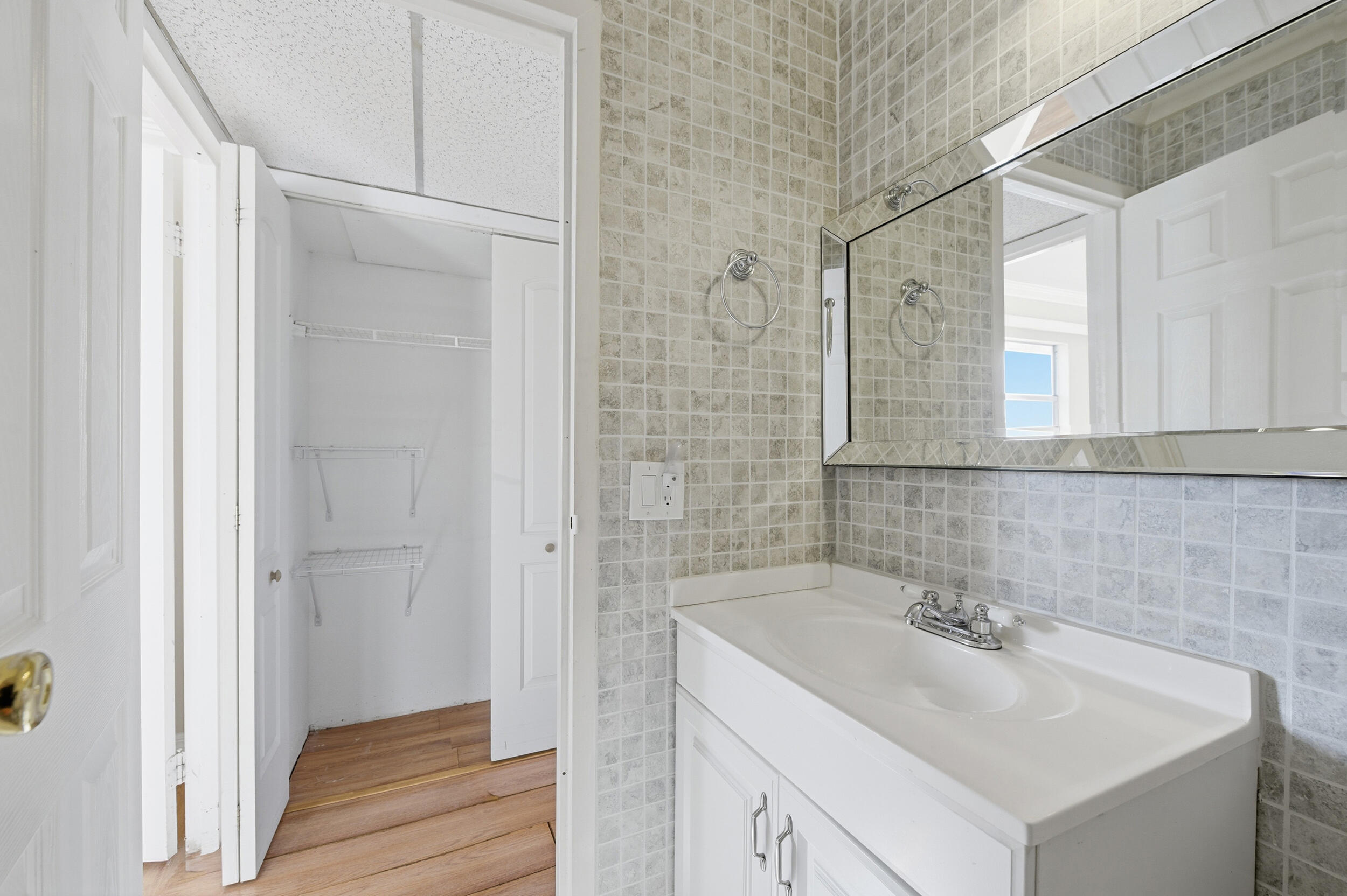 710 Monaco O Property Photo 18