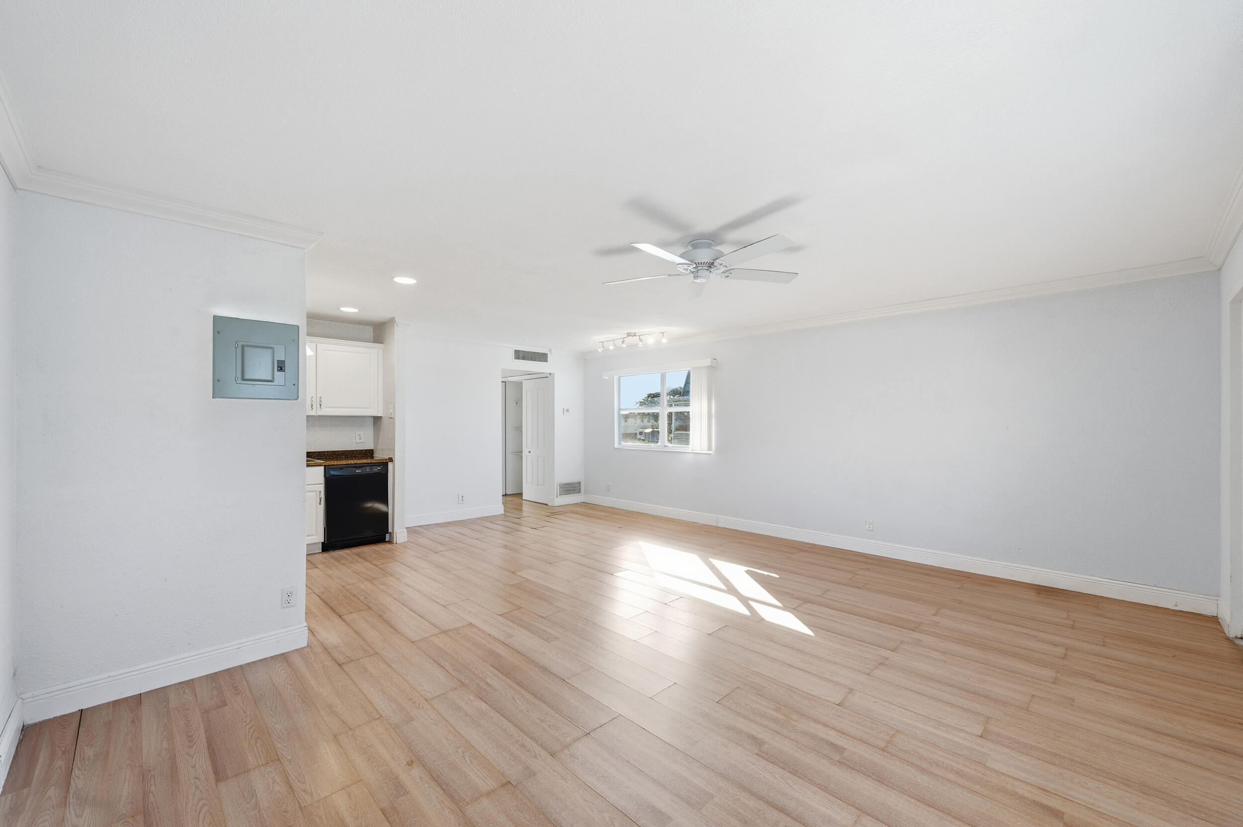 710 Monaco O Property Photo 26