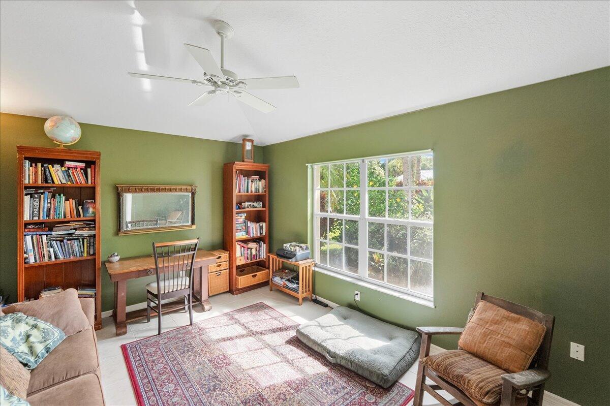 109 39th Drive Property Photo 4