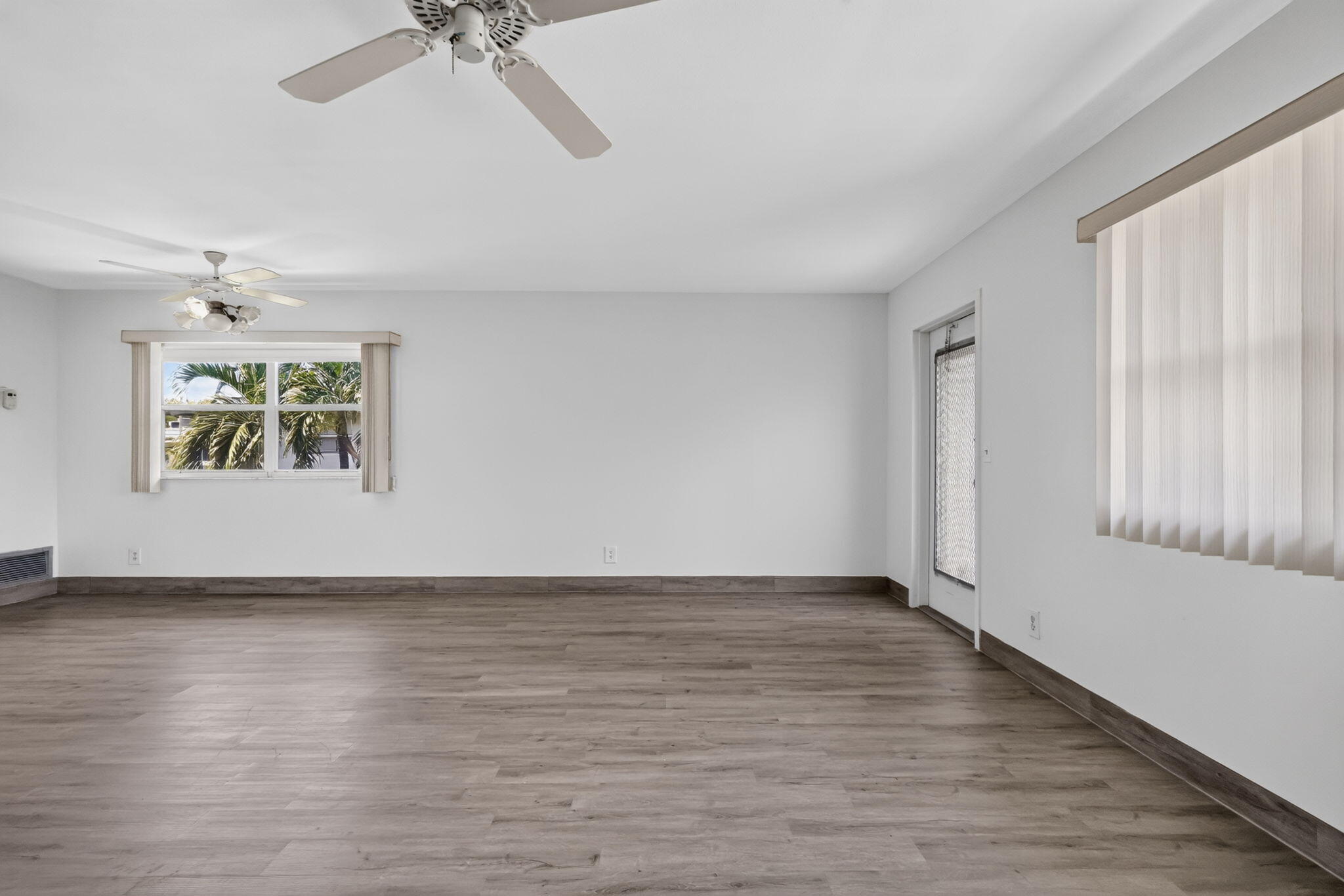 654 Saxony N Property Photo 4