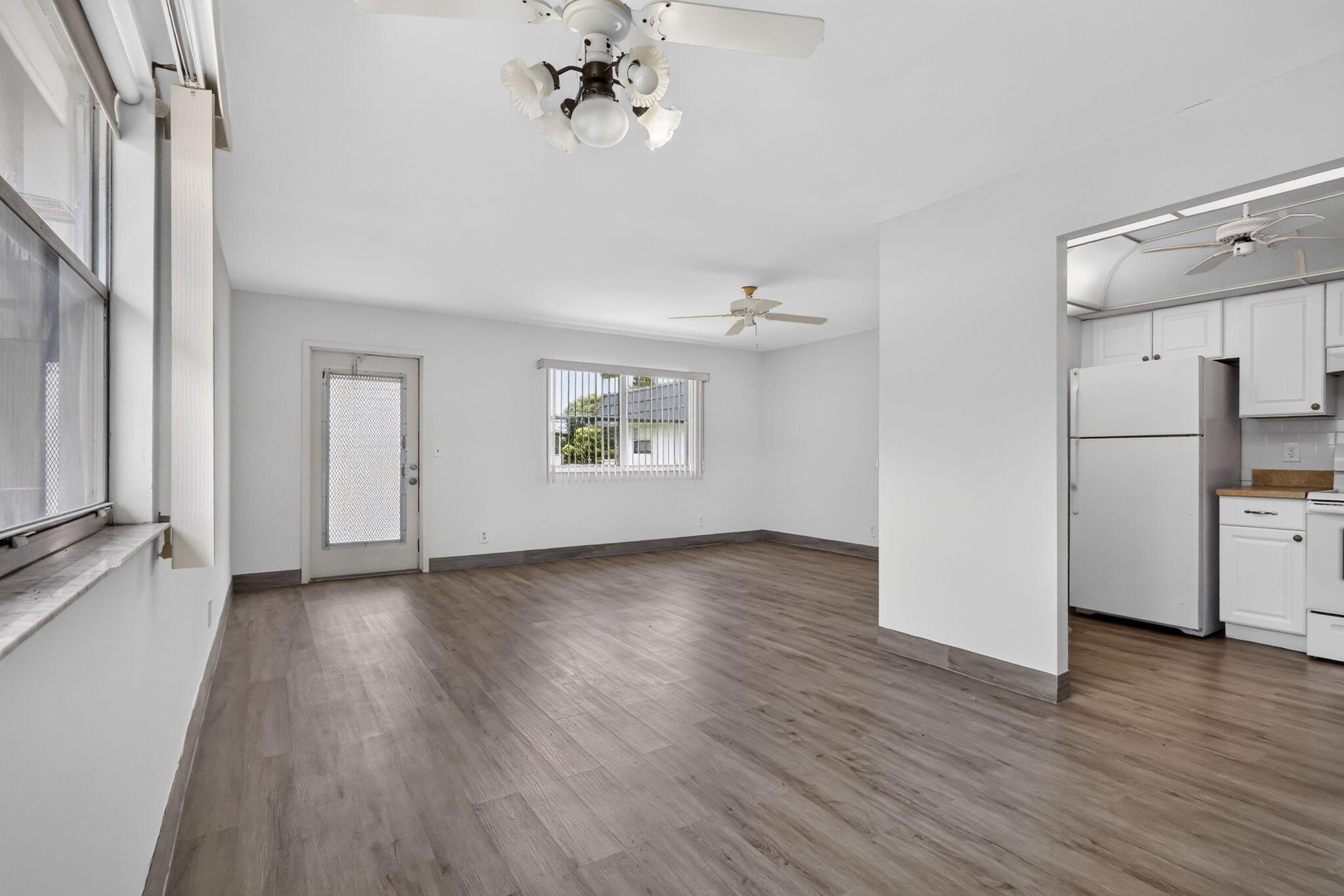 654 Saxony N Property Photo 5
