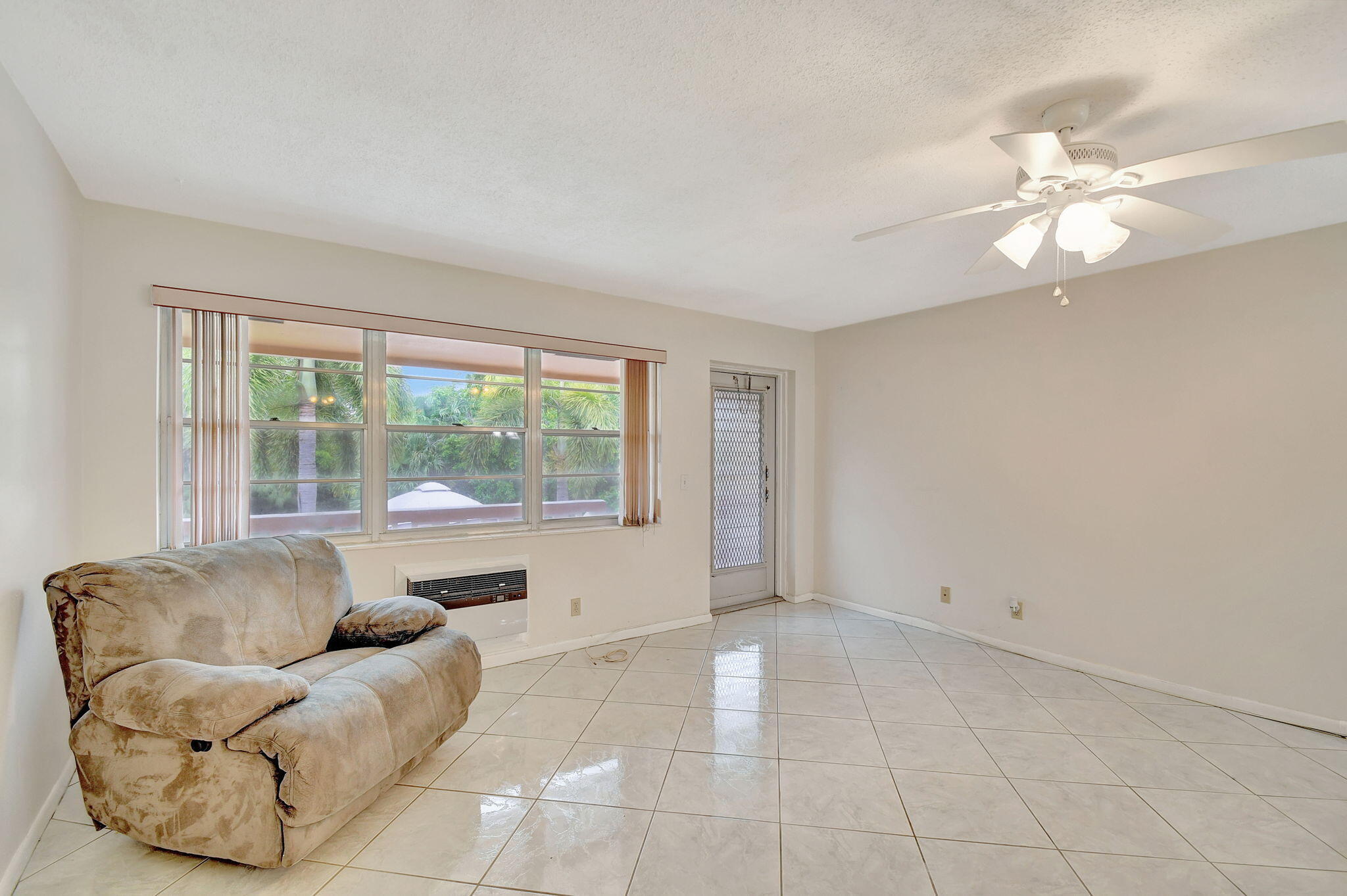70 Camden C Property Photo 3