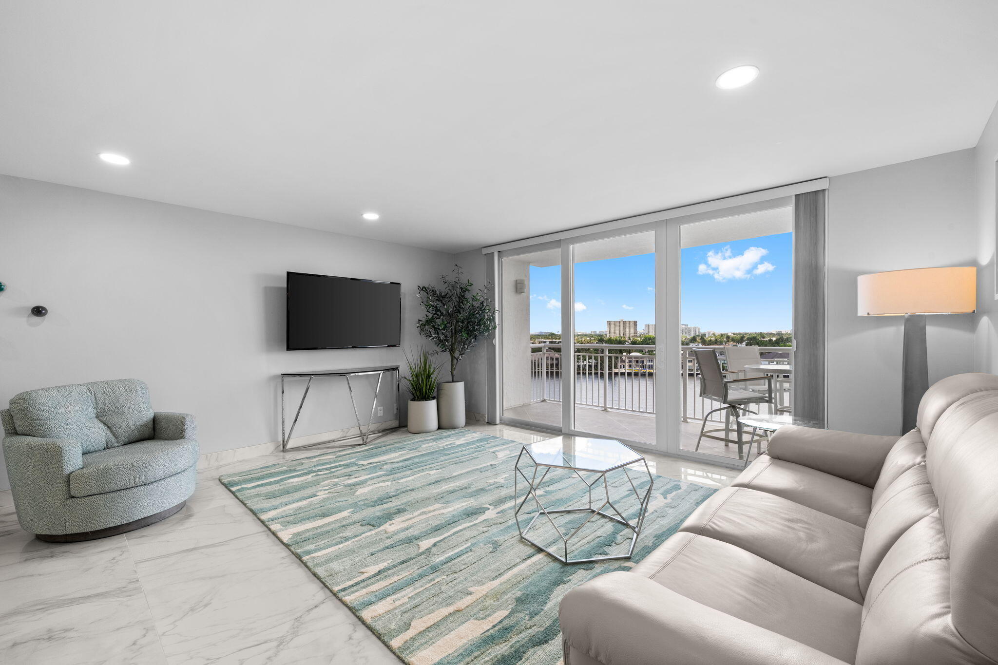 511 Bayshore Drive 910 Property Photo 5