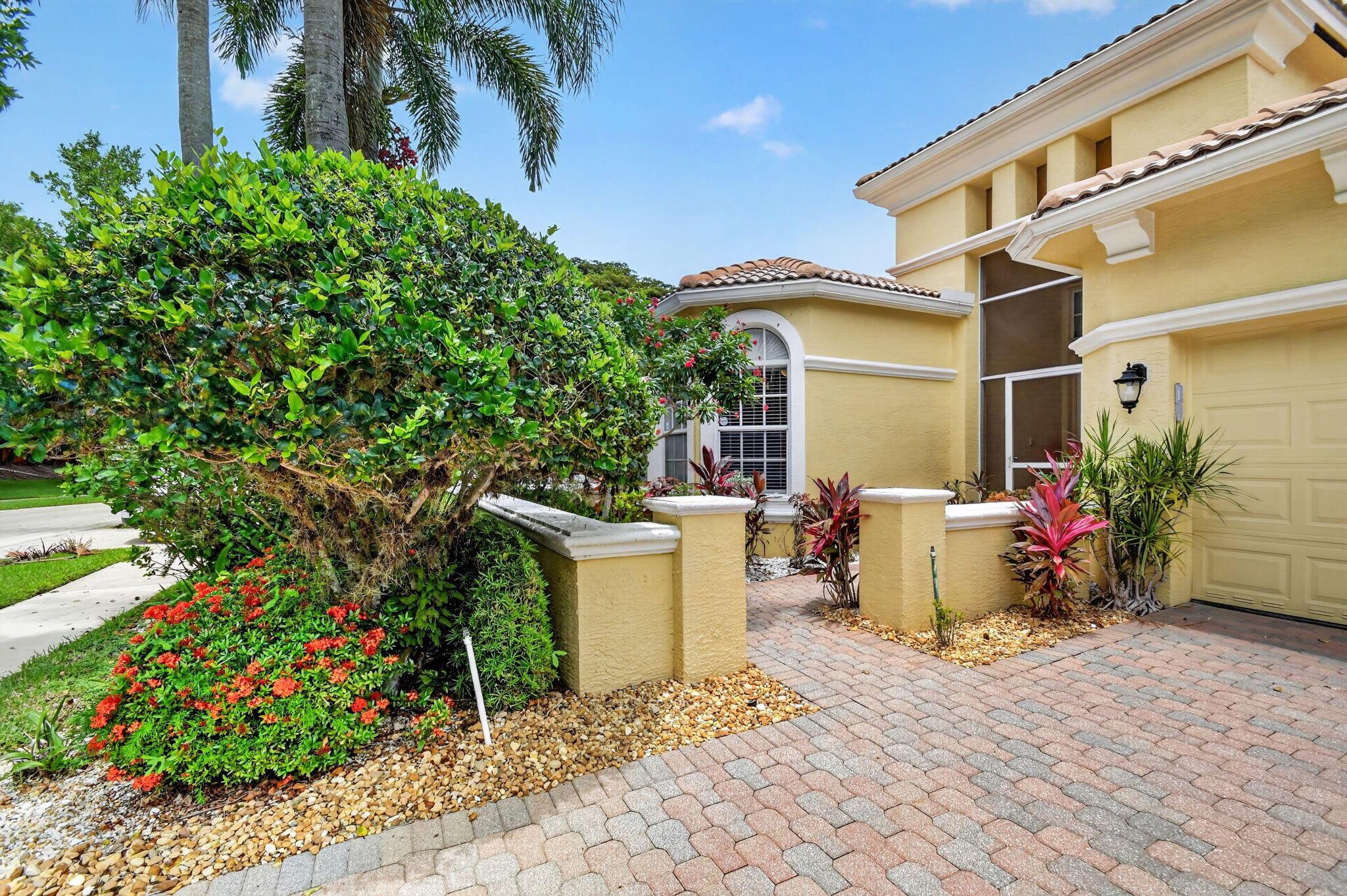 1848 Via Castello Property Photo 4