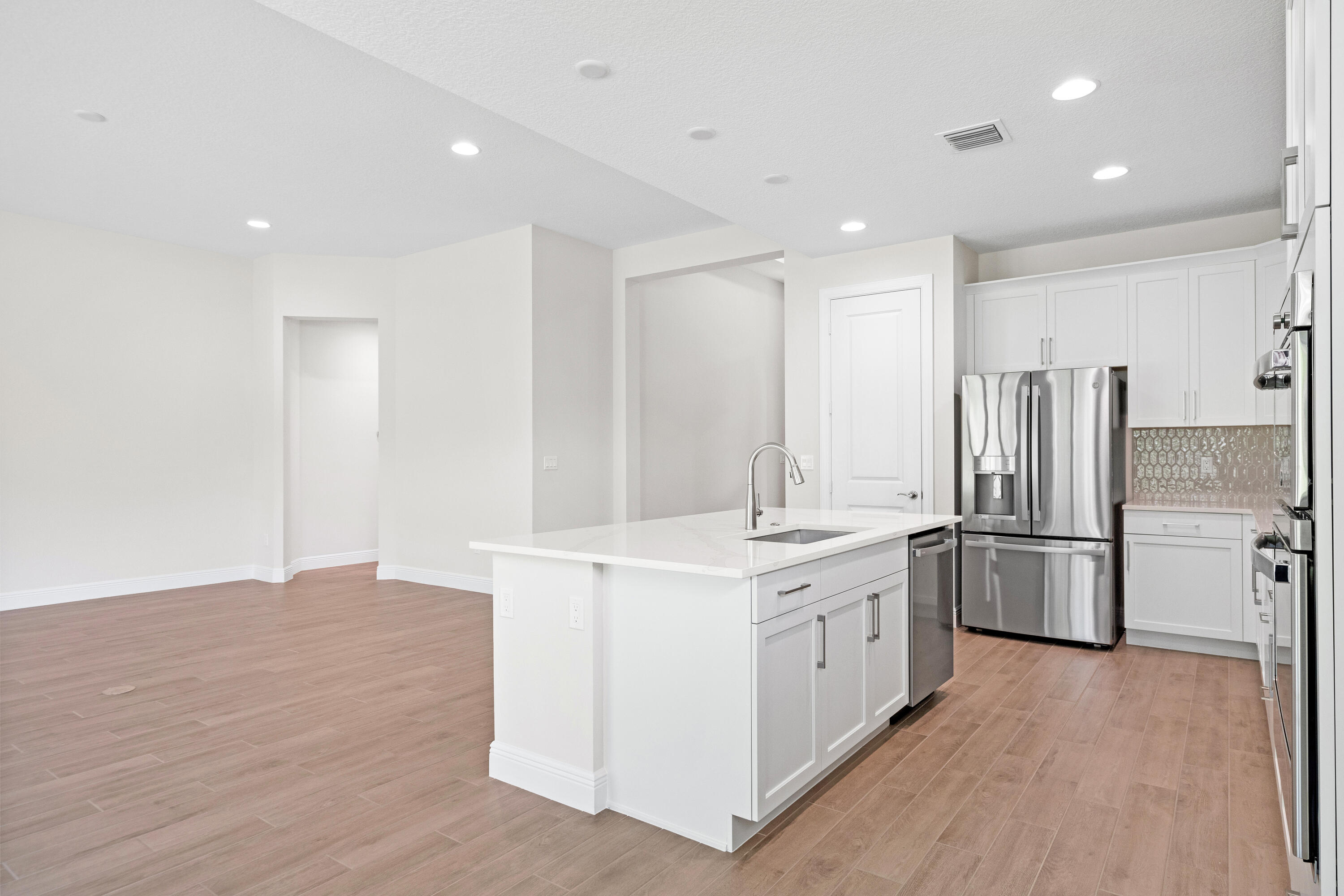 4066 Tower Pointe Way Property Photo 9