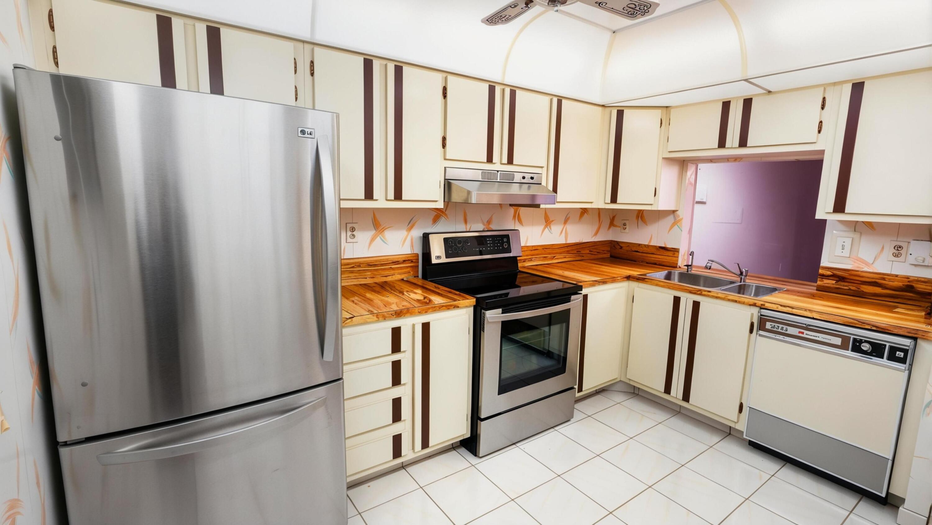 3930 Inverrary Boulevard 303 Property Photo 6