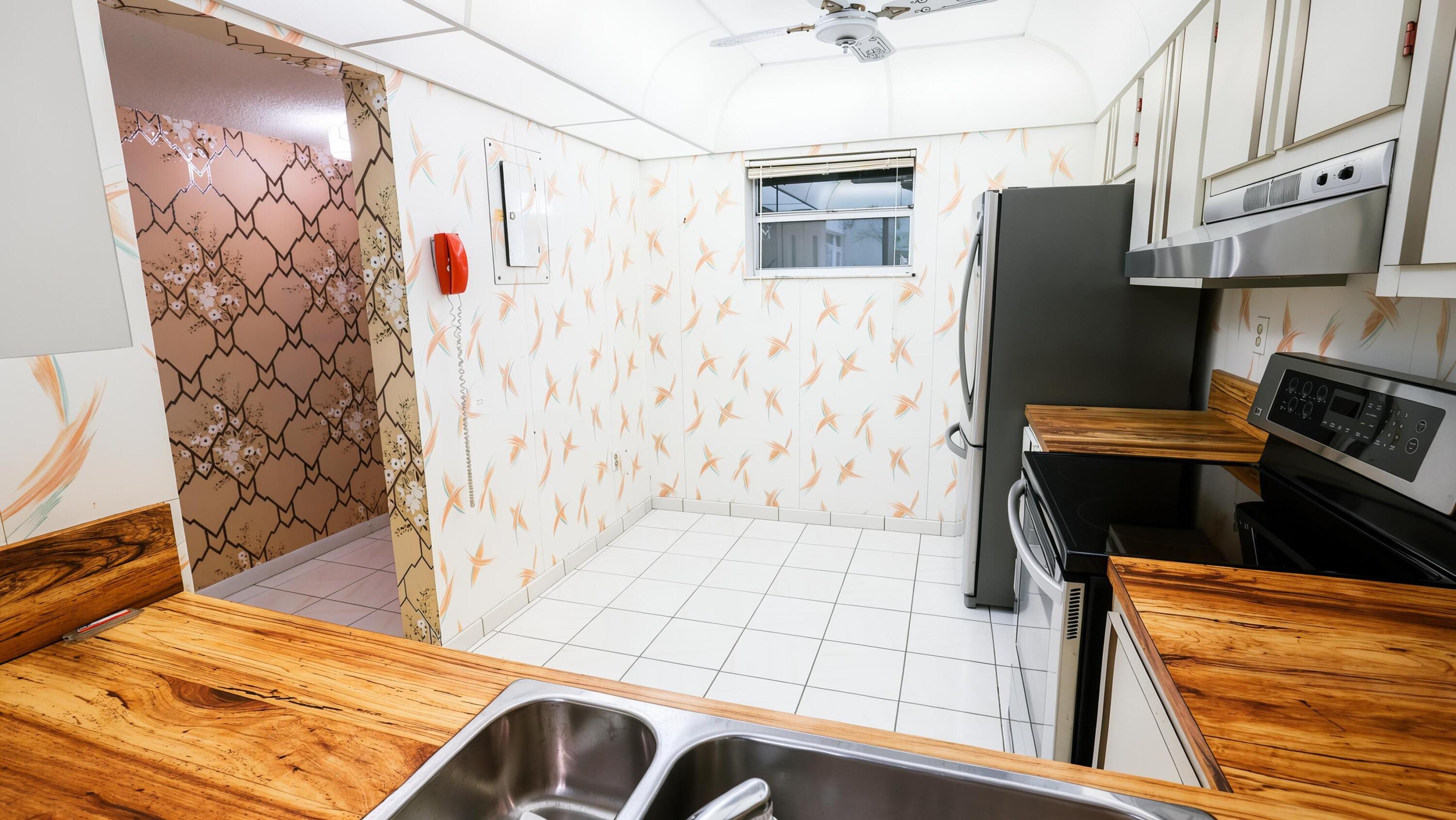3930 Inverrary Boulevard 303 Property Photo 8
