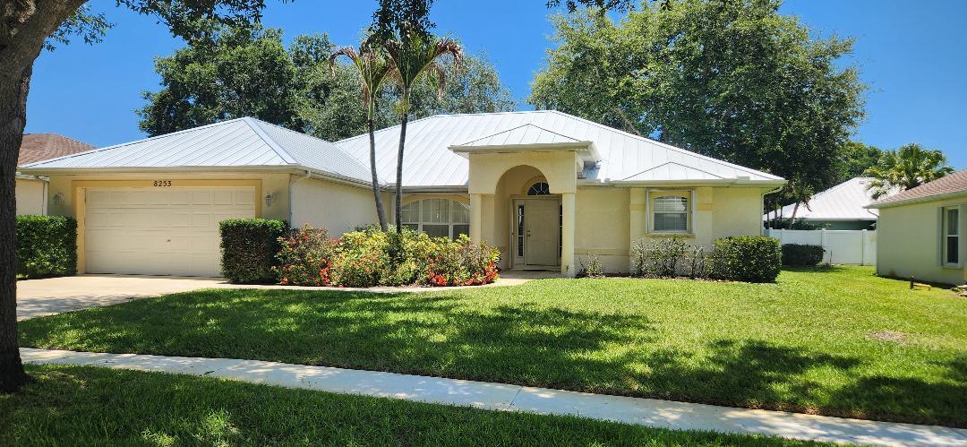 8253 Sand Pine Circle Property Photo 1