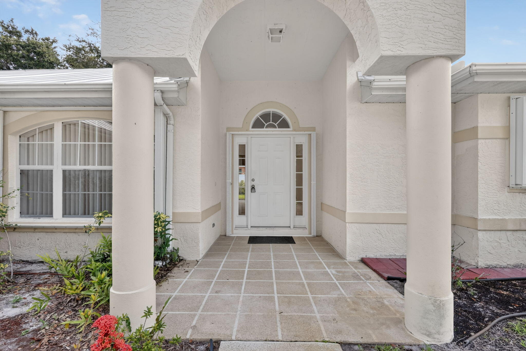 8253 Sand Pine Circle Property Photo 5
