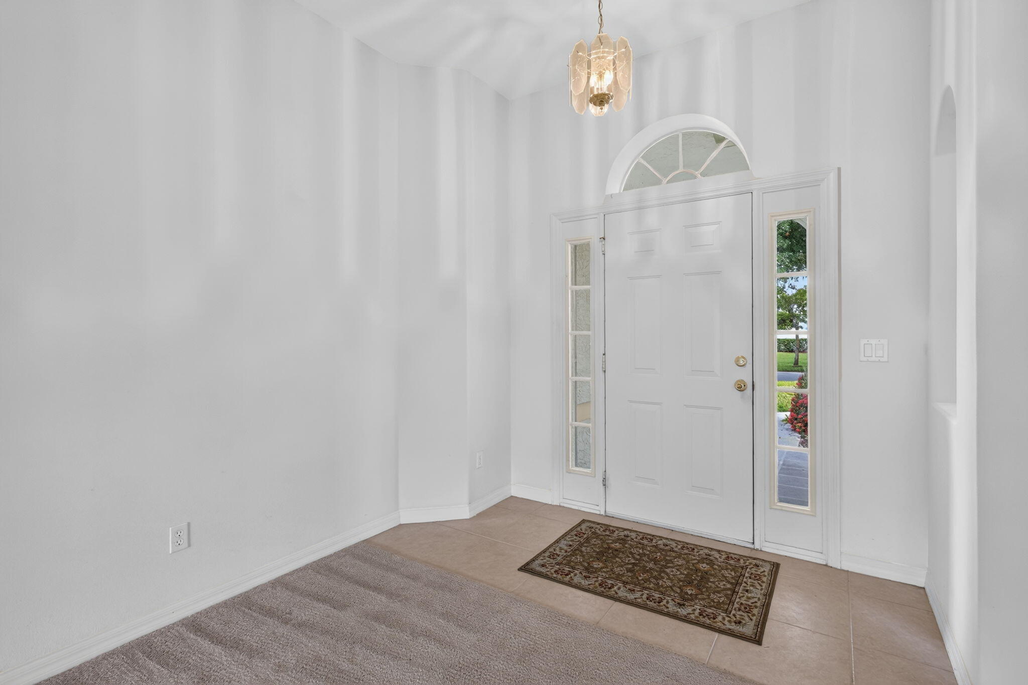8253 Sand Pine Circle Property Photo 6