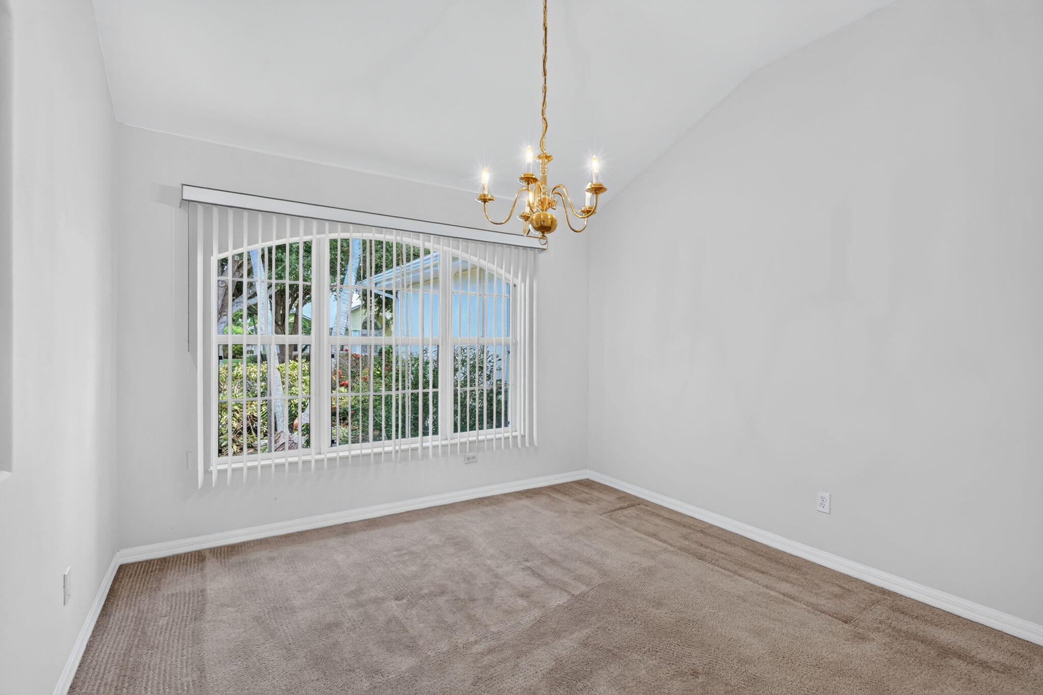 8253 Sand Pine Circle Property Photo 7