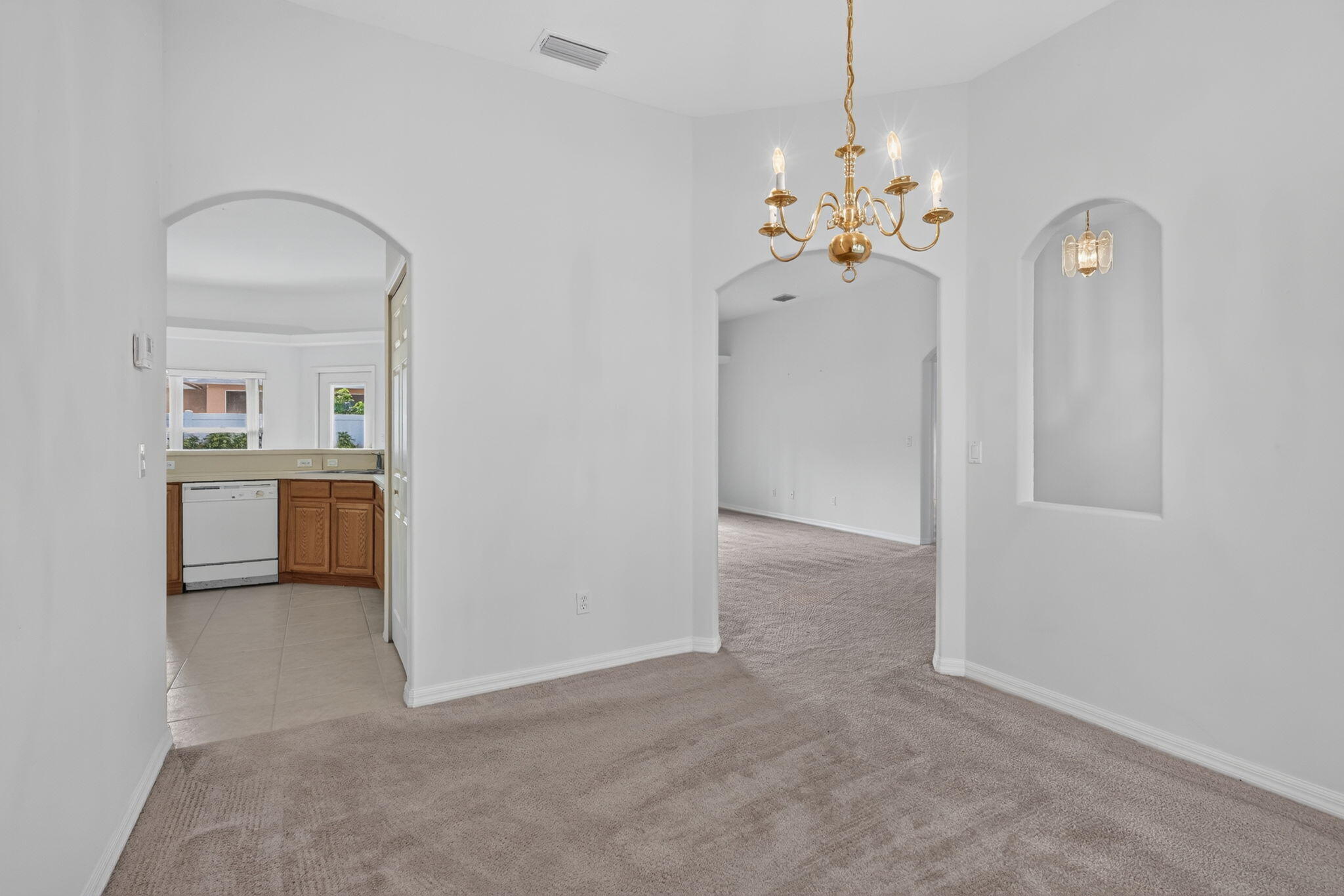 8253 Sand Pine Circle Property Photo 8