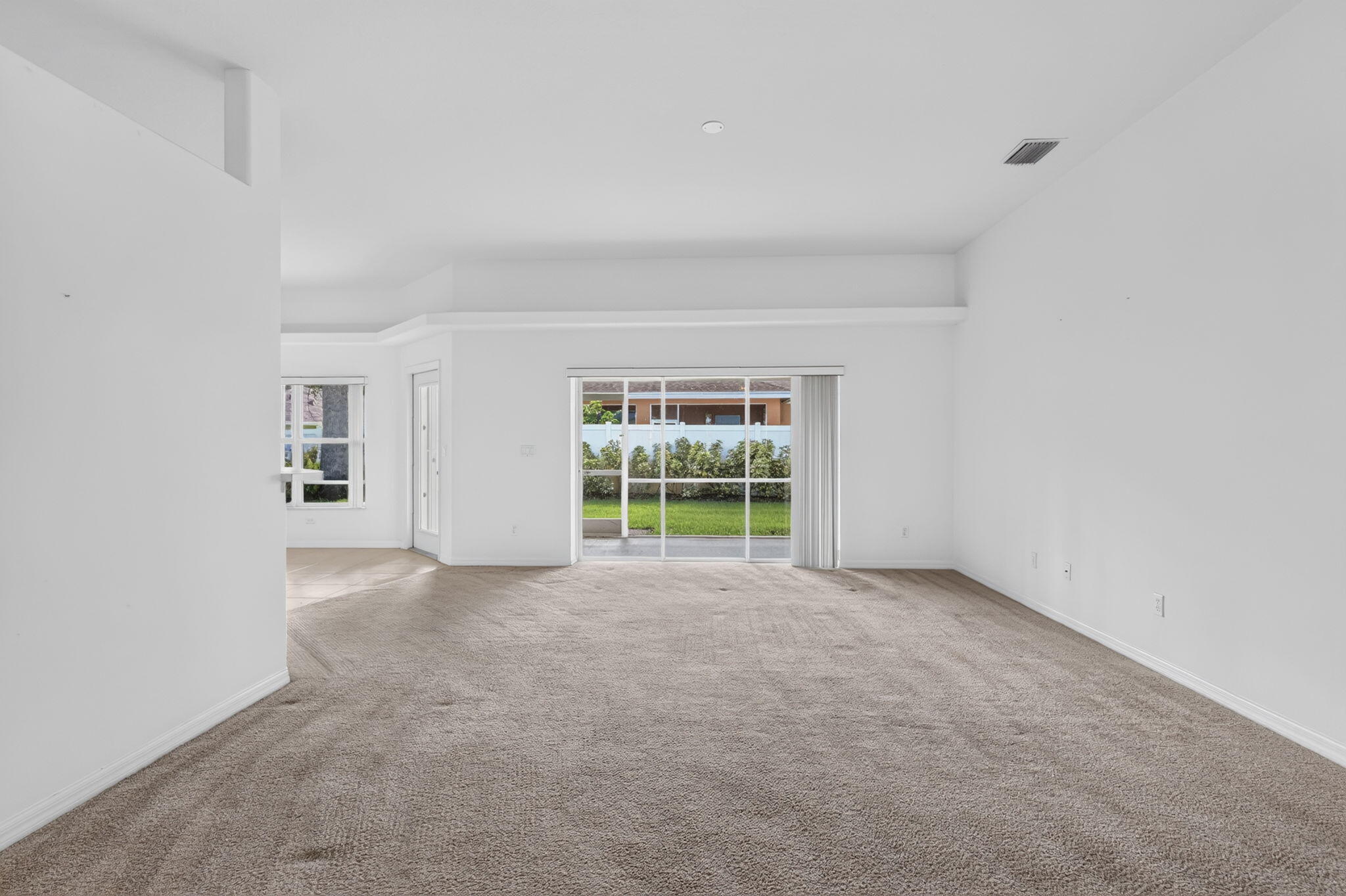 8253 Sand Pine Circle Property Photo 9