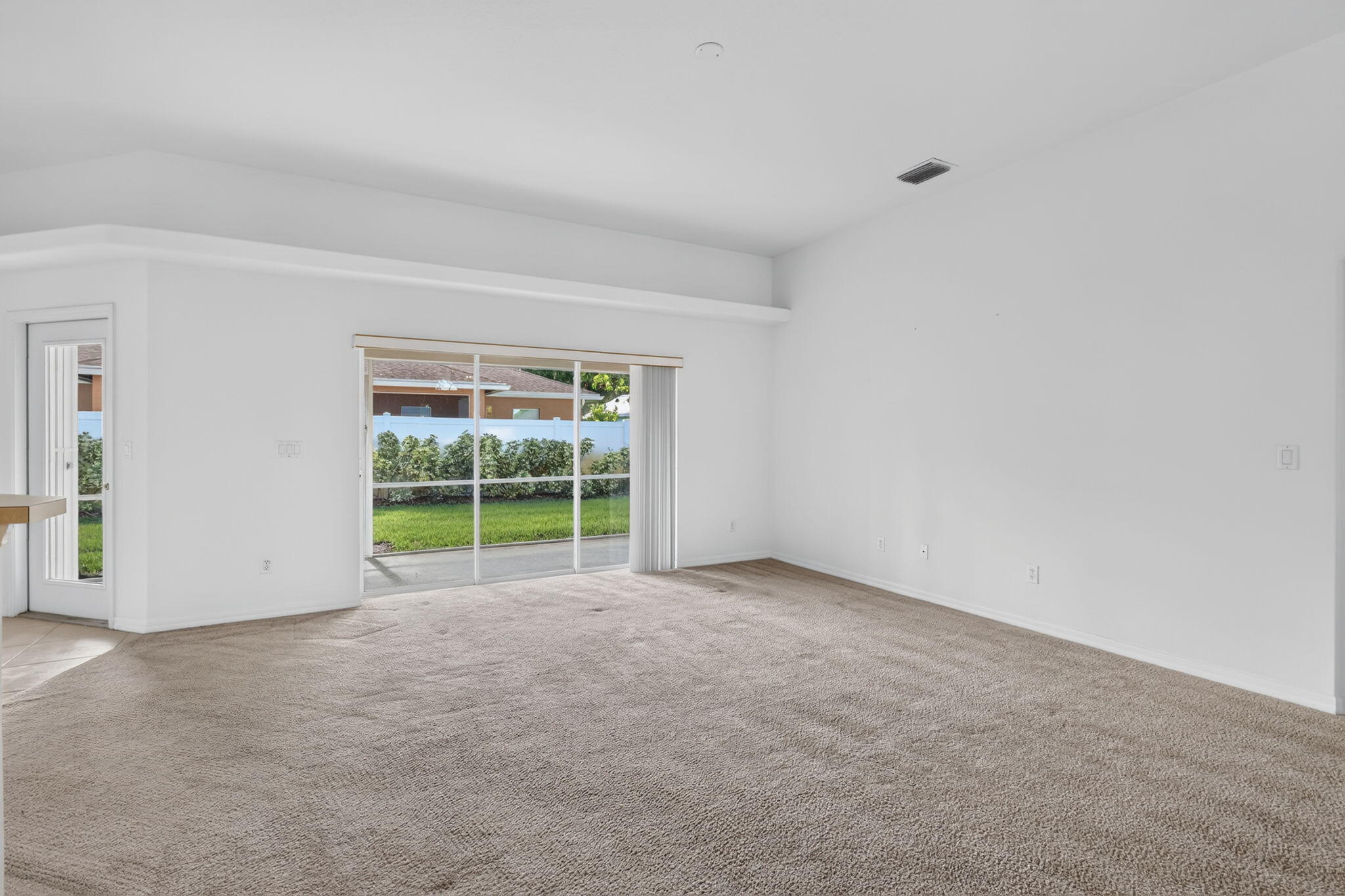 8253 Sand Pine Circle Property Photo 11