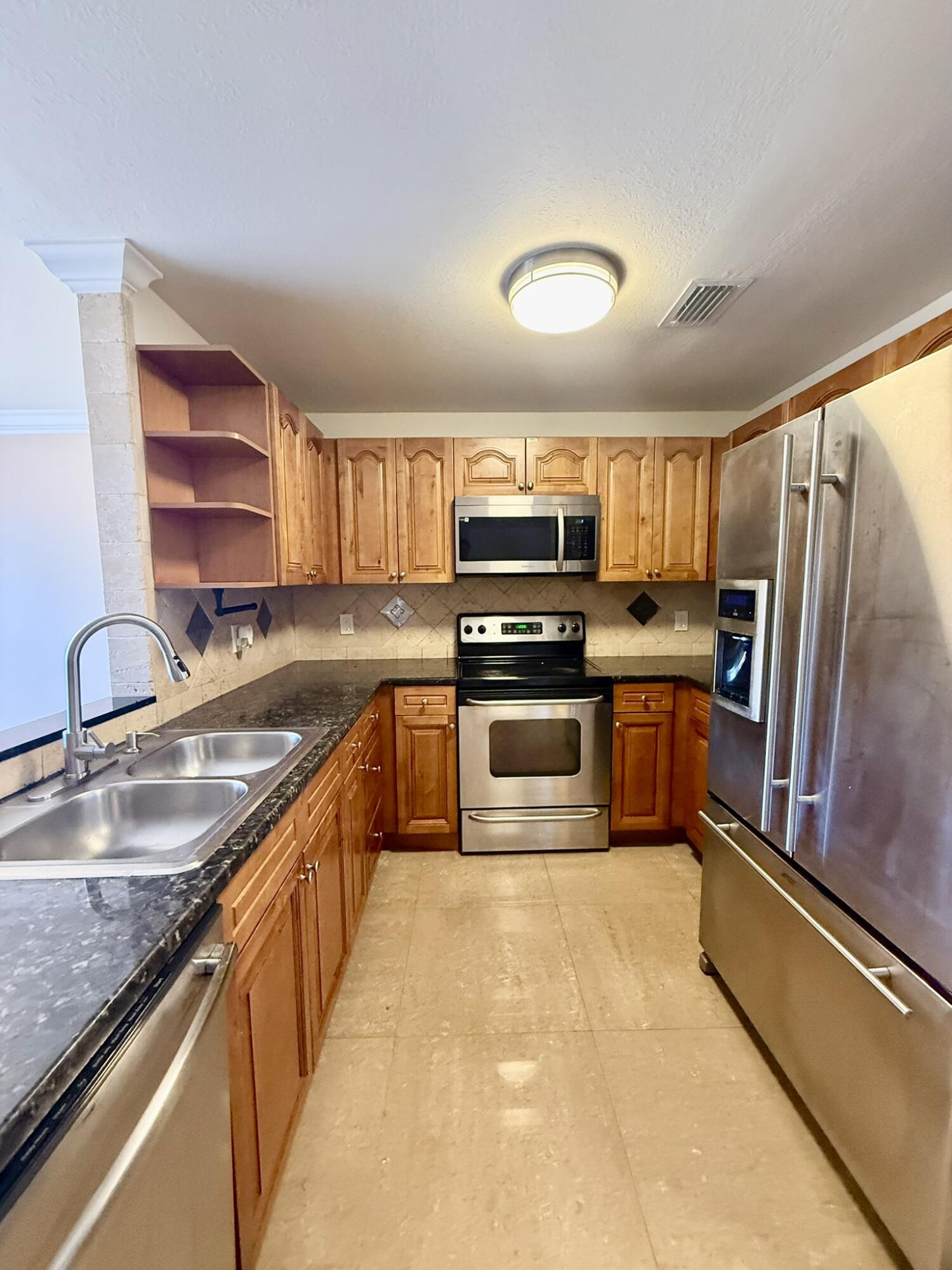 2050 Oleander Boulevard 11-103 Property Photo 7