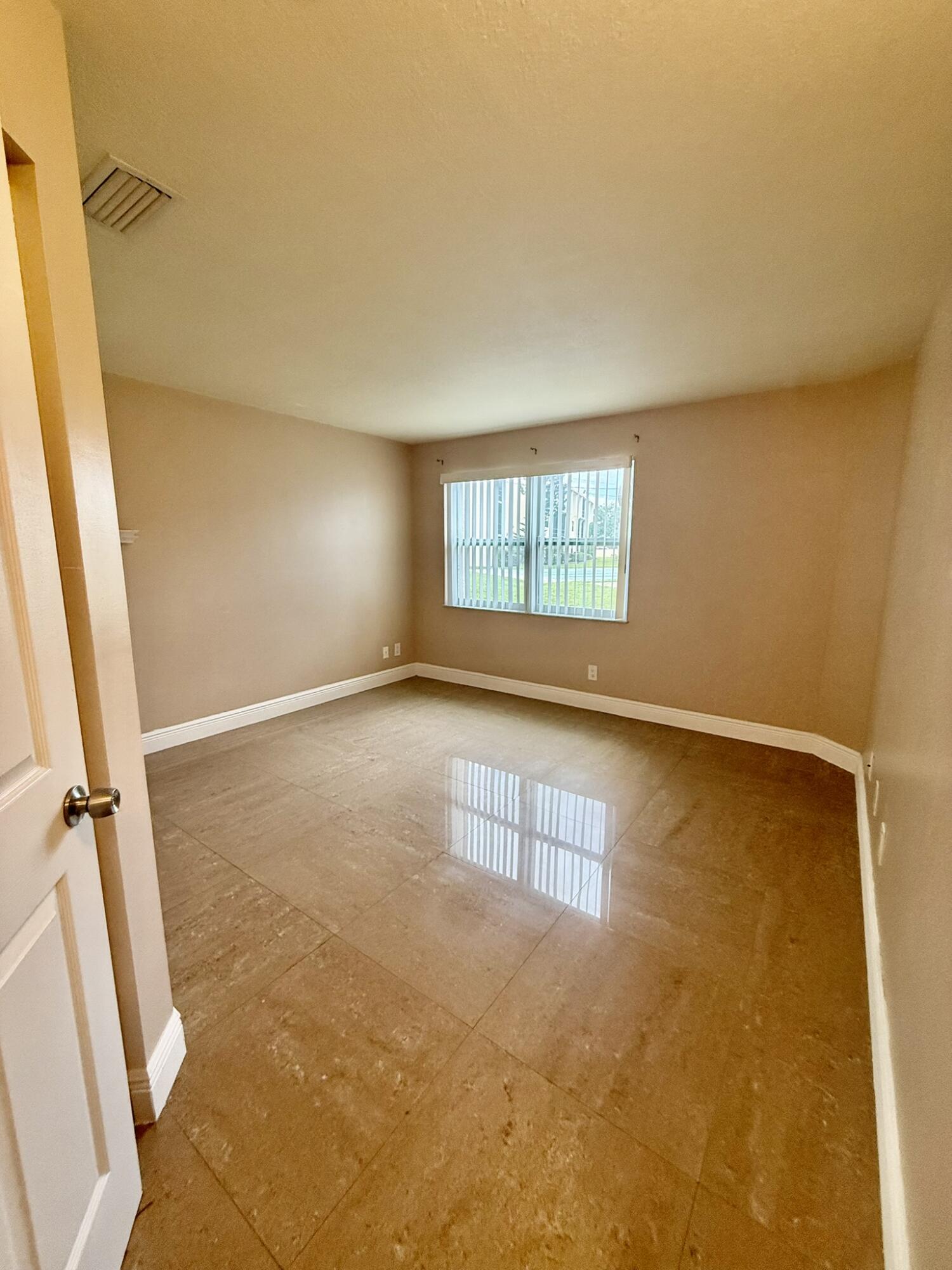 2050 Oleander Boulevard 11-103 Property Photo 9