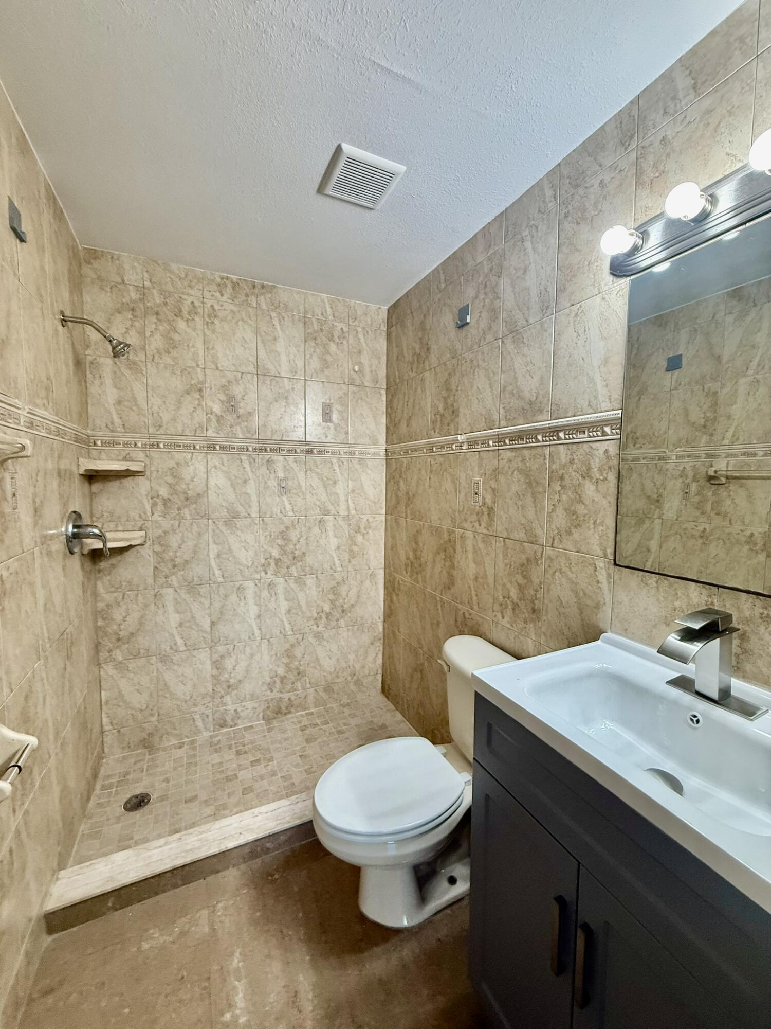 2050 Oleander Boulevard 11-103 Property Photo 10