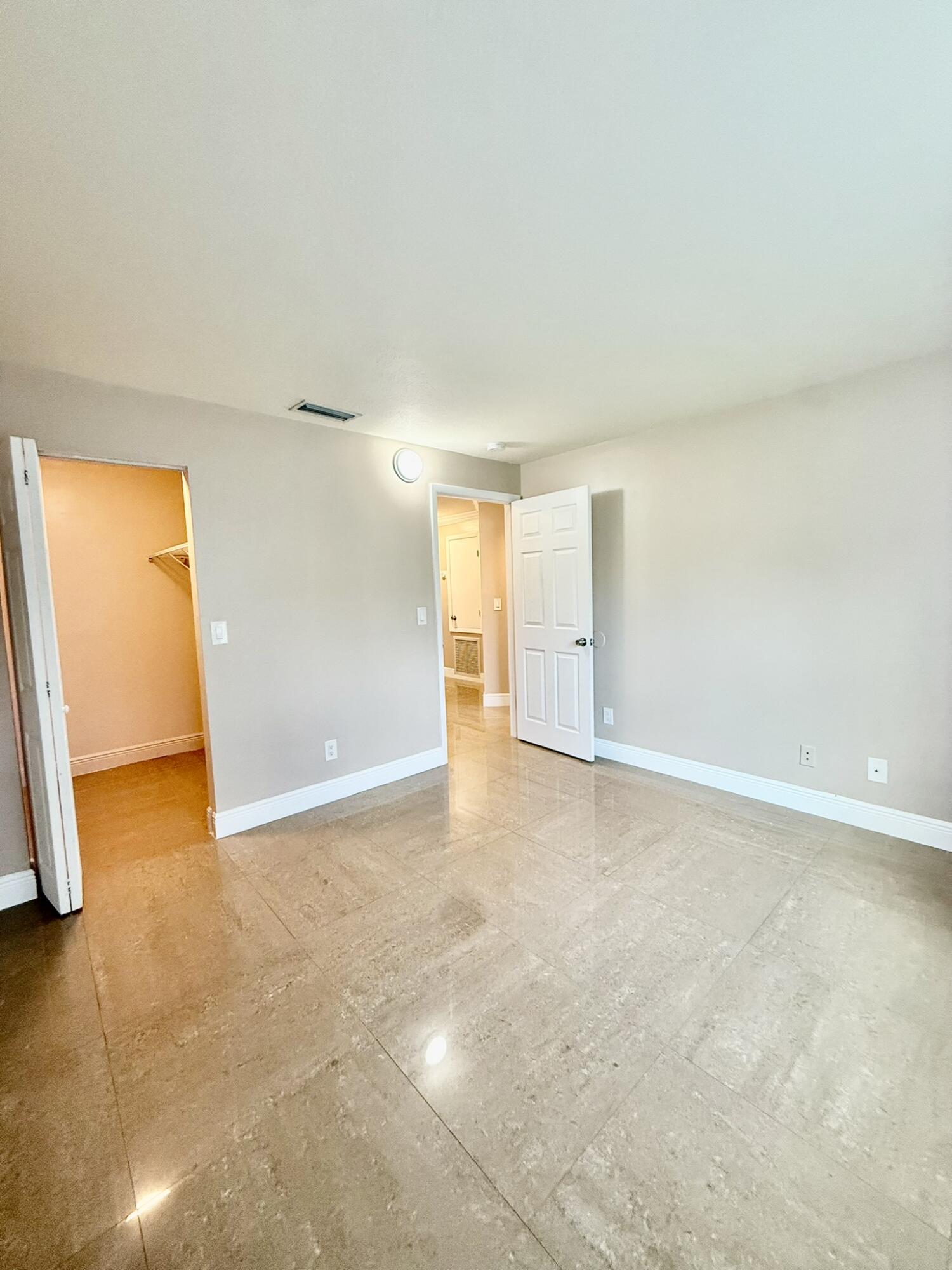 2050 Oleander Boulevard 11-103 Property Photo 11