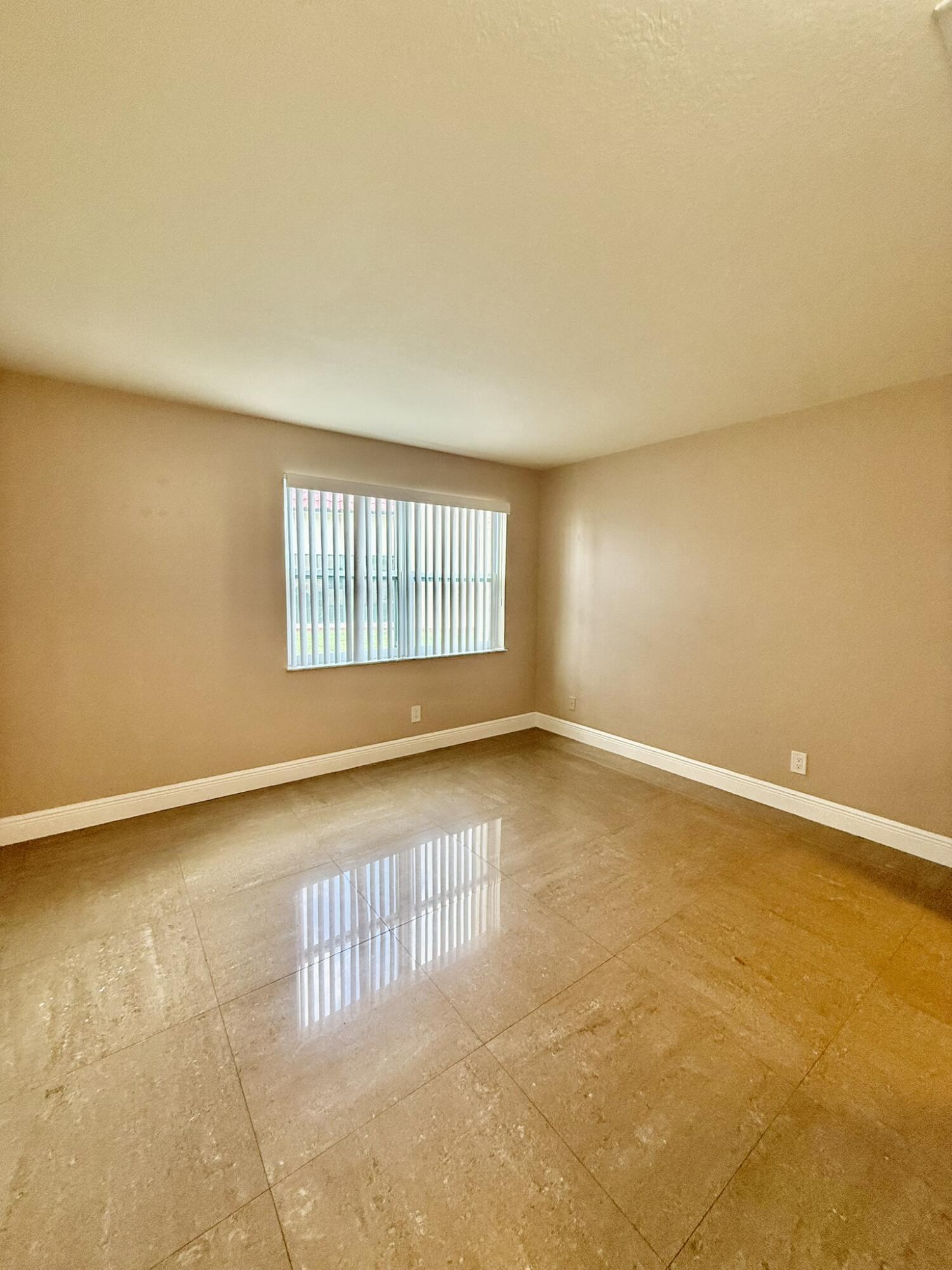 2050 Oleander Boulevard 11-103 Property Photo 12