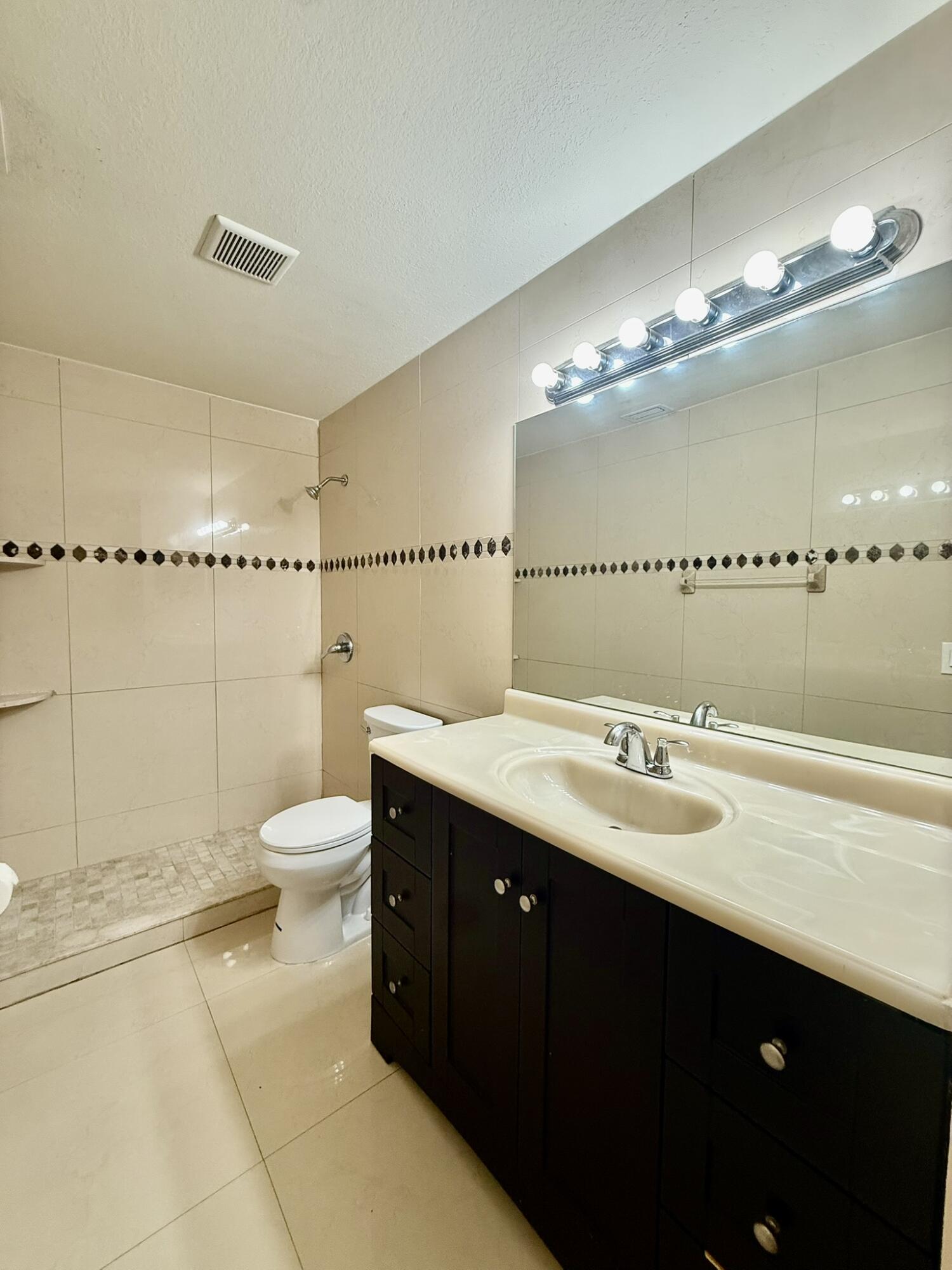 2050 Oleander Boulevard 11-103 Property Photo 13