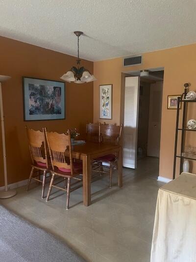 322 Windsor N 322 Property Photo 5