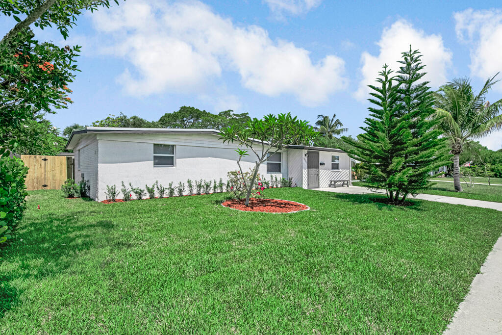 12063 Acapulco Avenue Property Photo 4